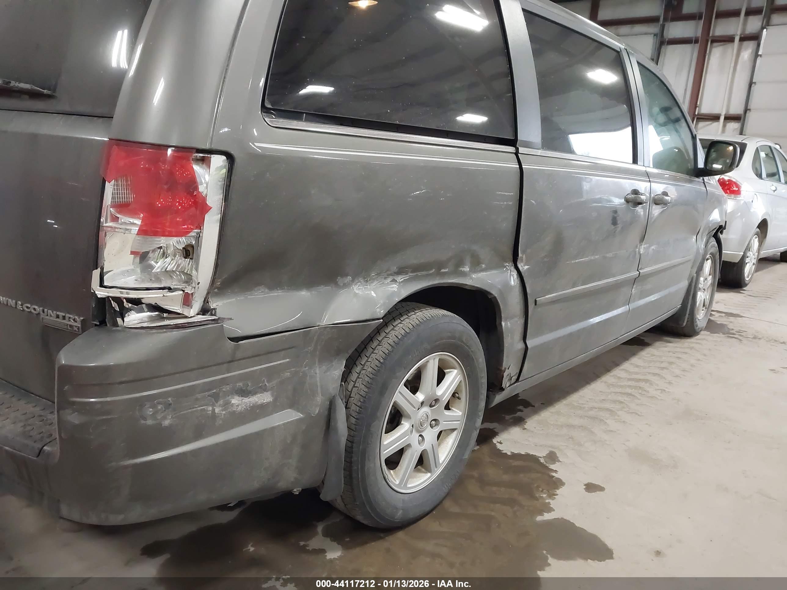 CHRYSLER TOWN image 6