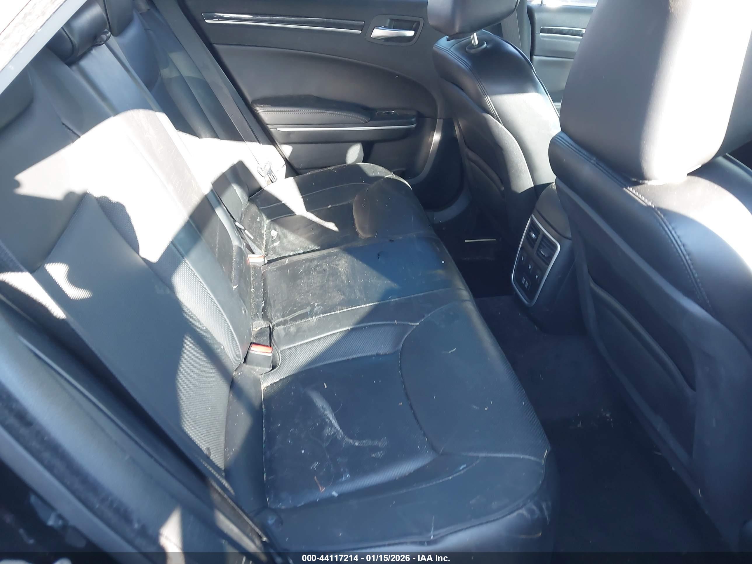 CHRYSLER 300C image 8