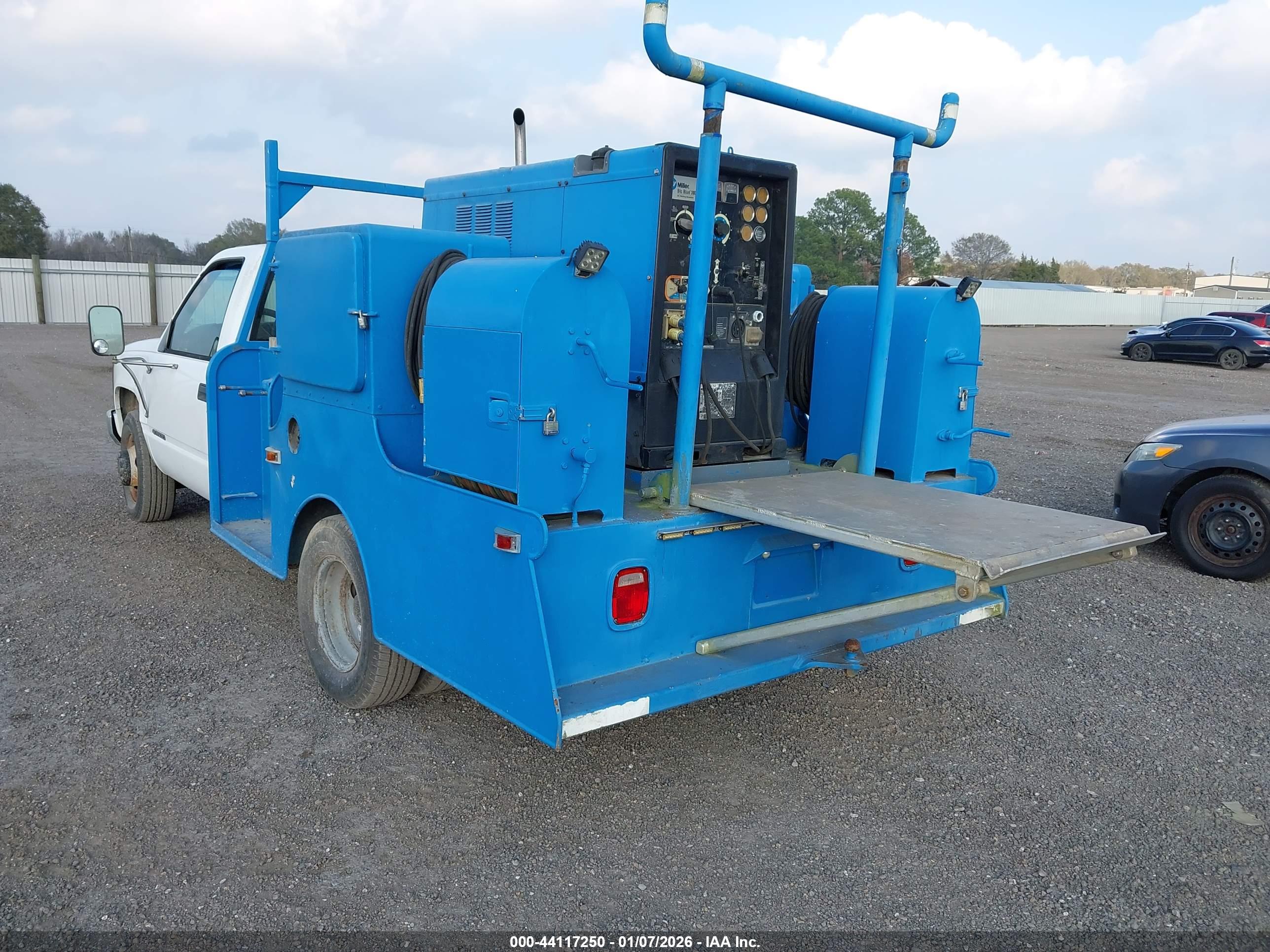 CHEVROLET GMT-400 image 3