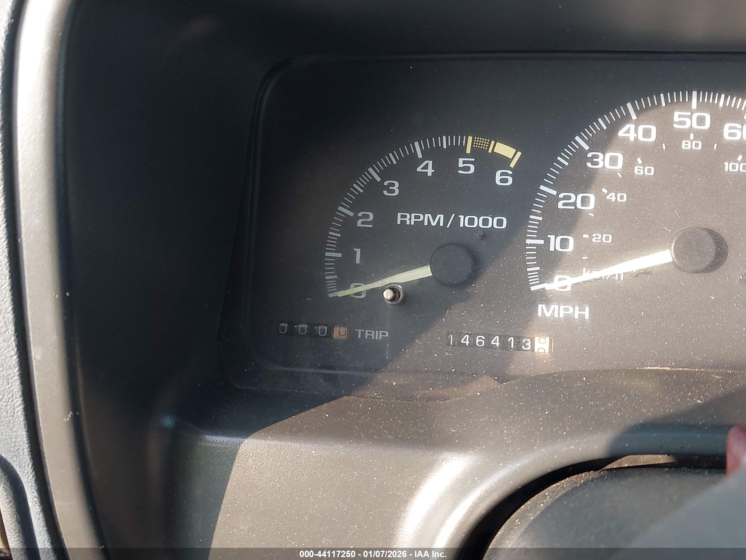 CHEVROLET GMT-400 image 6