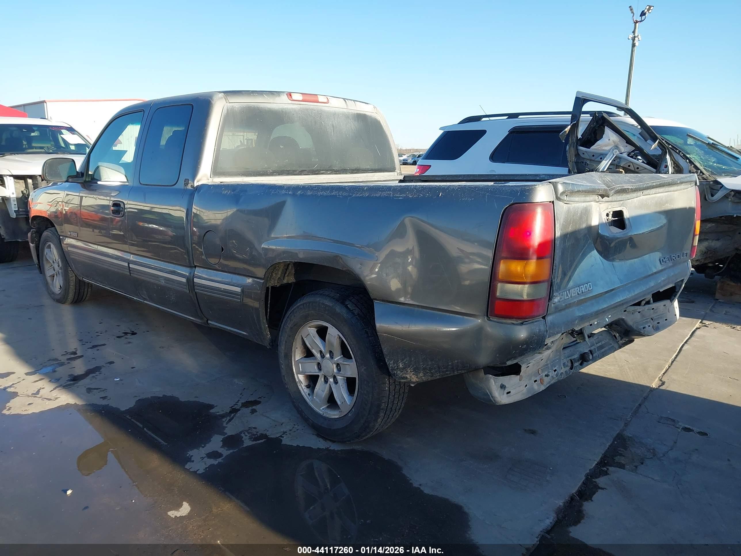 CHEVROLET SILVERADO image 3
