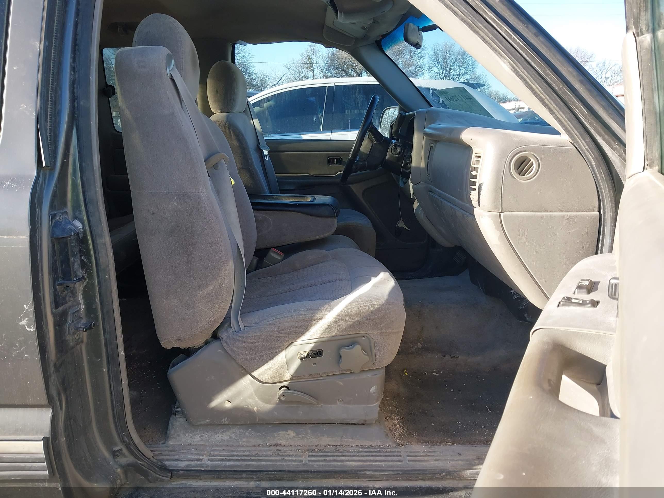 CHEVROLET SILVERADO image 5