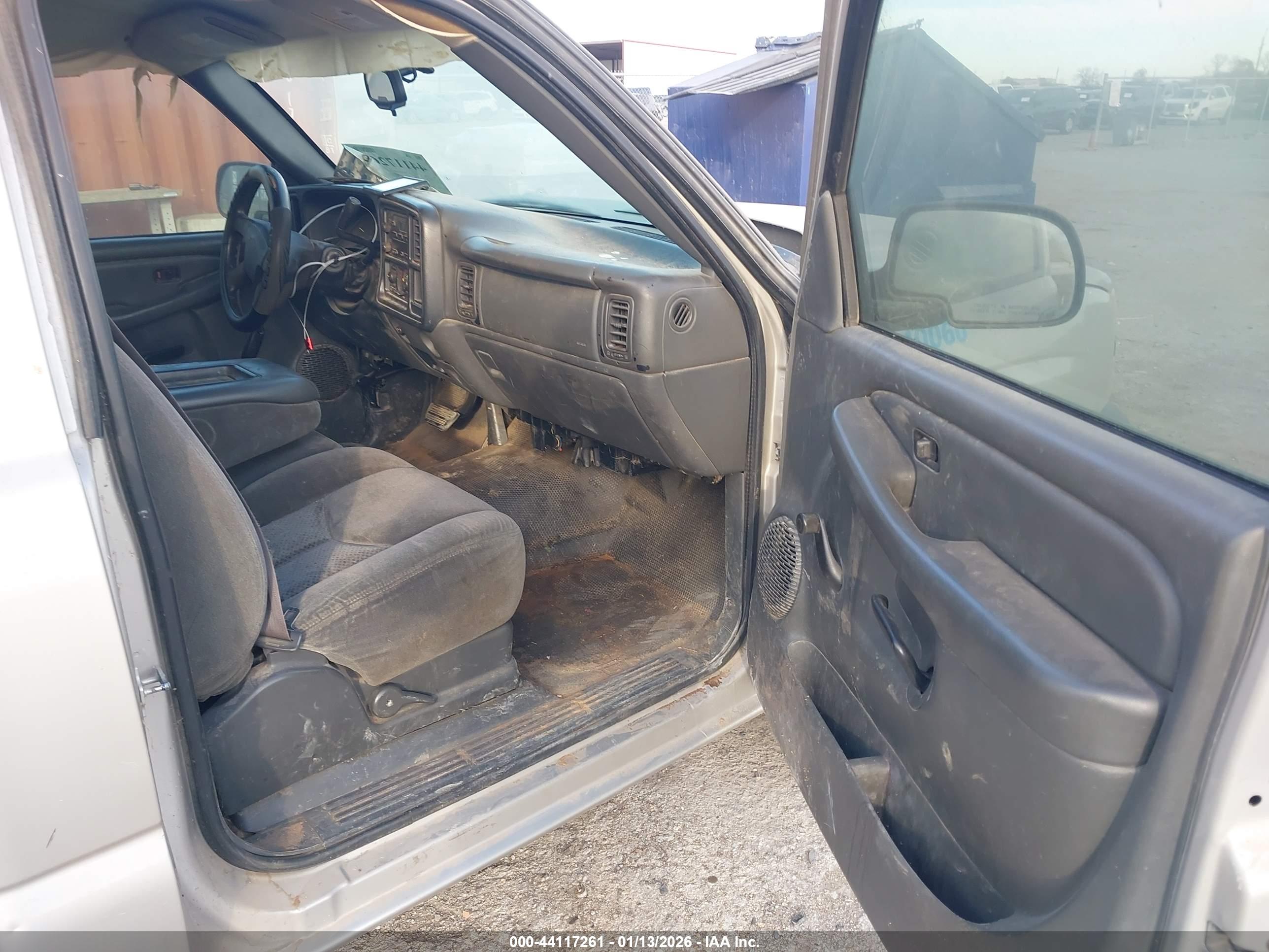 CHEVROLET SILVERADO image 5