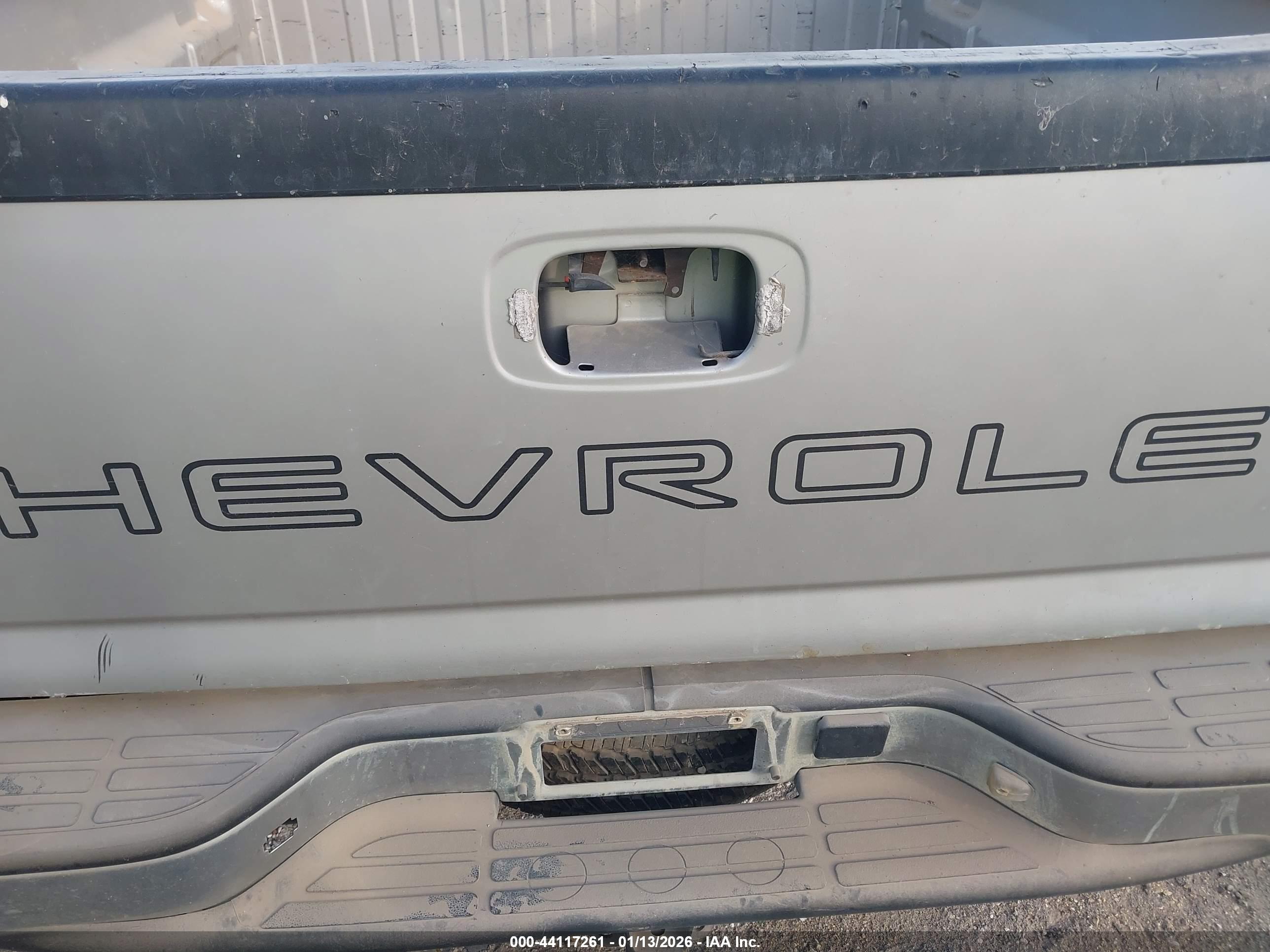 CHEVROLET SILVERADO image 6