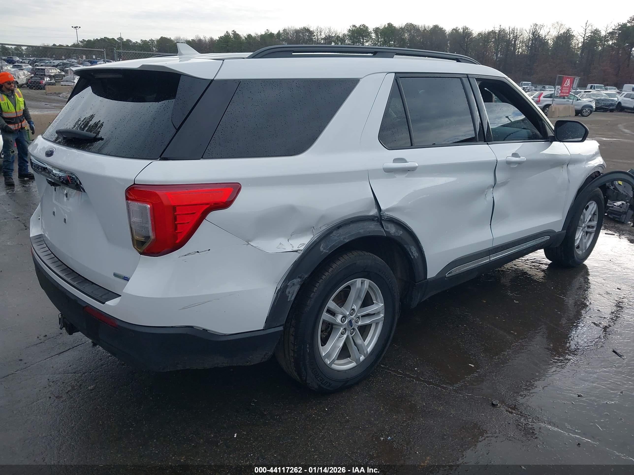 FORD EXPLORER image 4