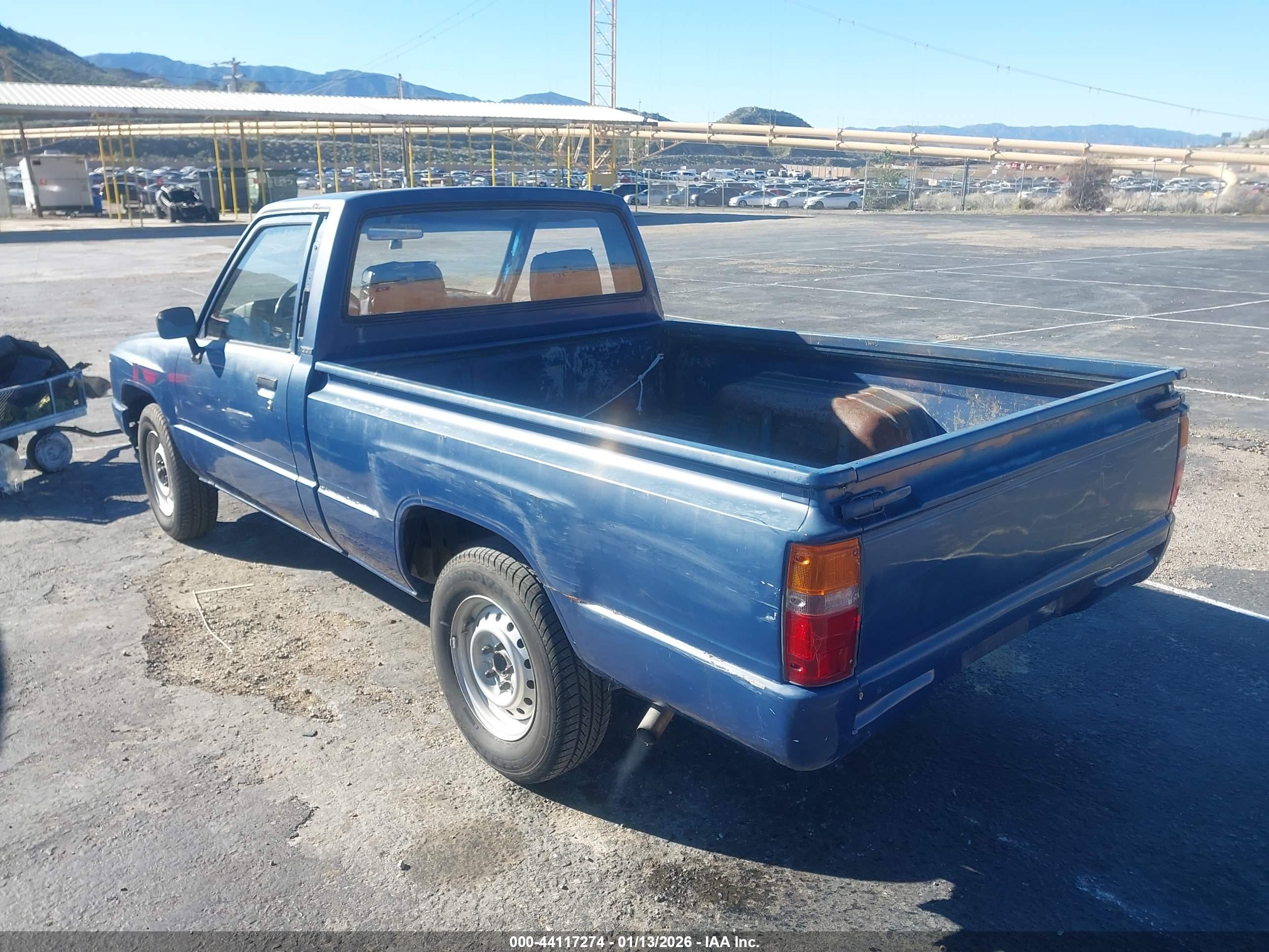 TOYOTA PICKUP image 3