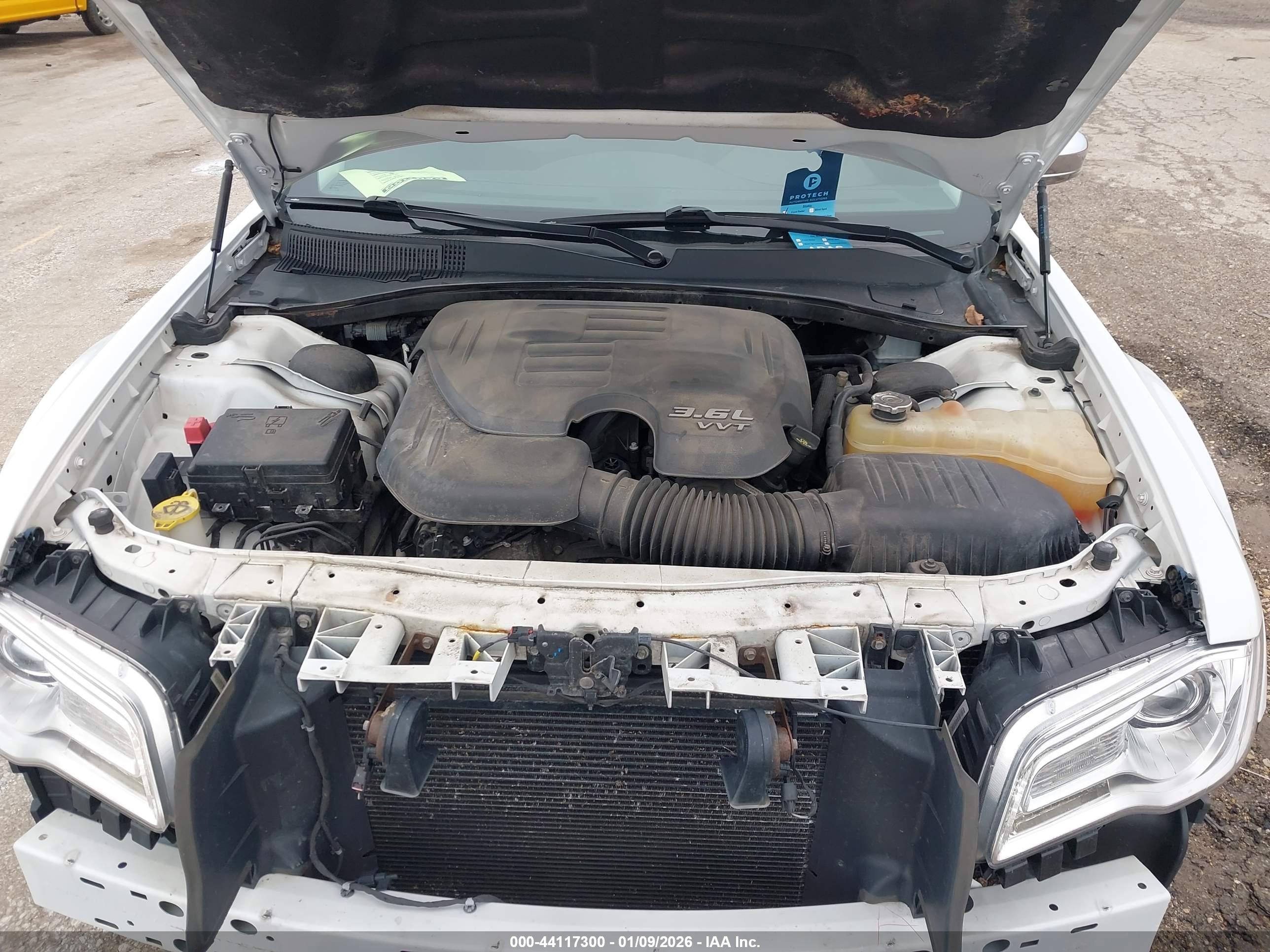 CHRYSLER 300 image 10