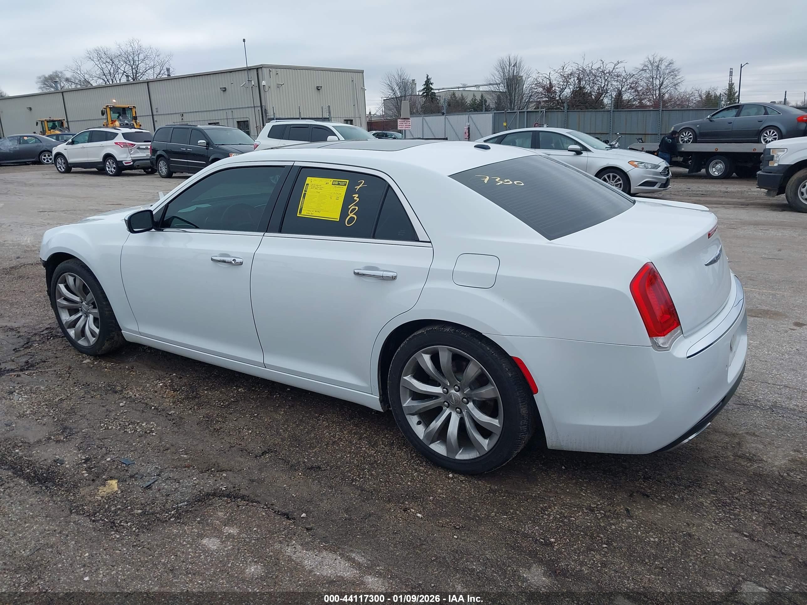 CHRYSLER 300 image 3