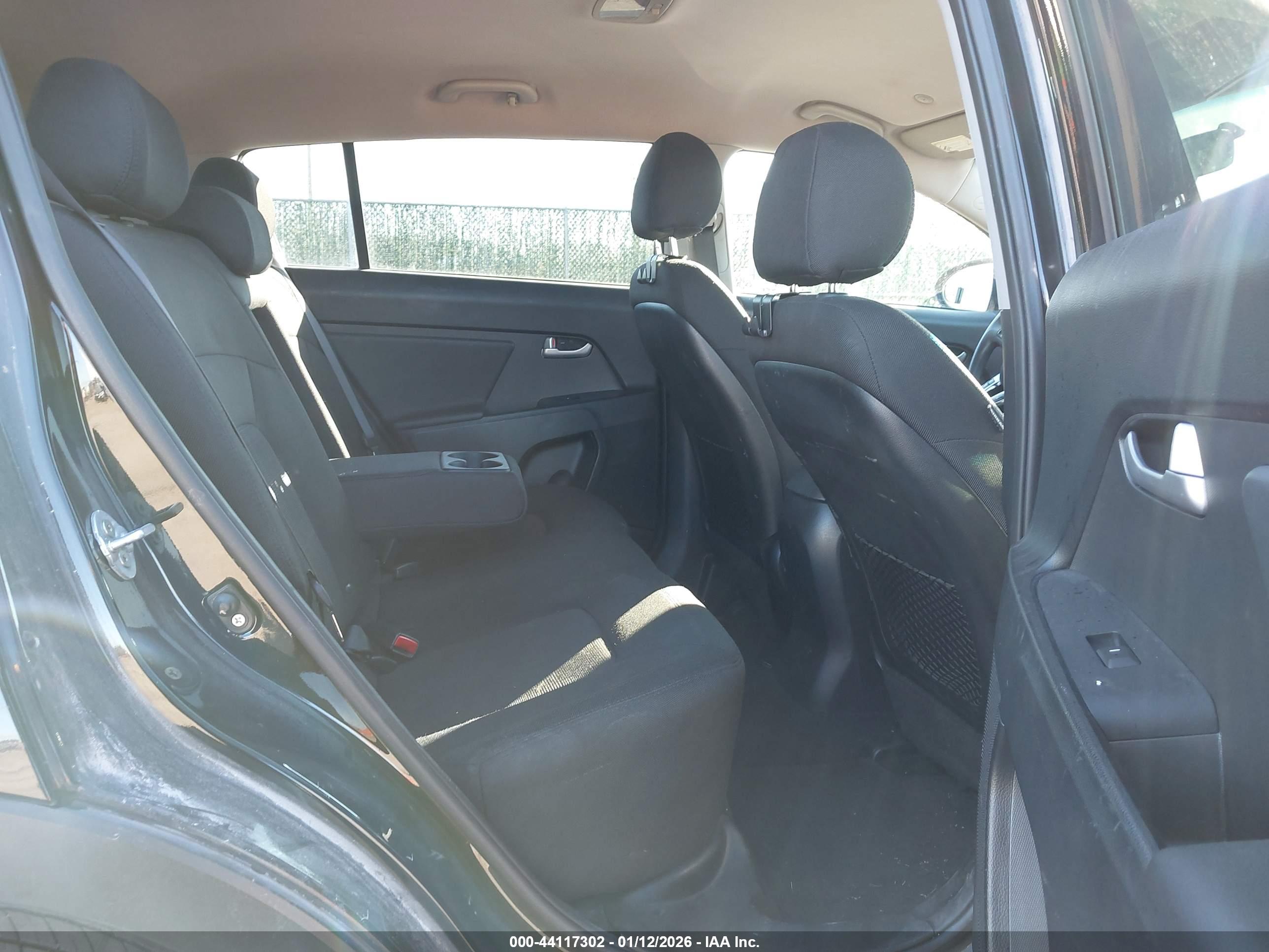 KIA SPORTAGE image 8