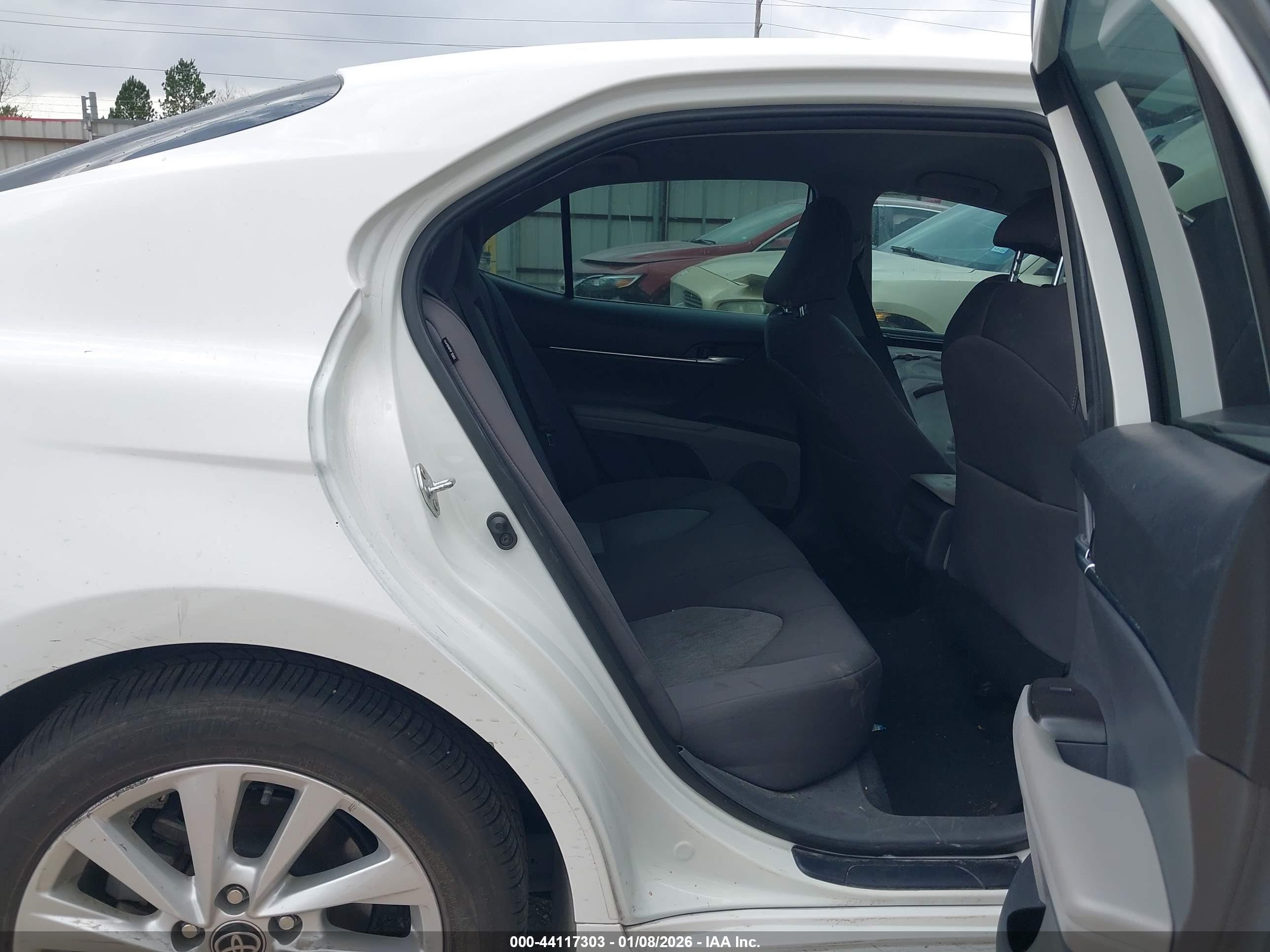 TOYOTA CAMRY image 8