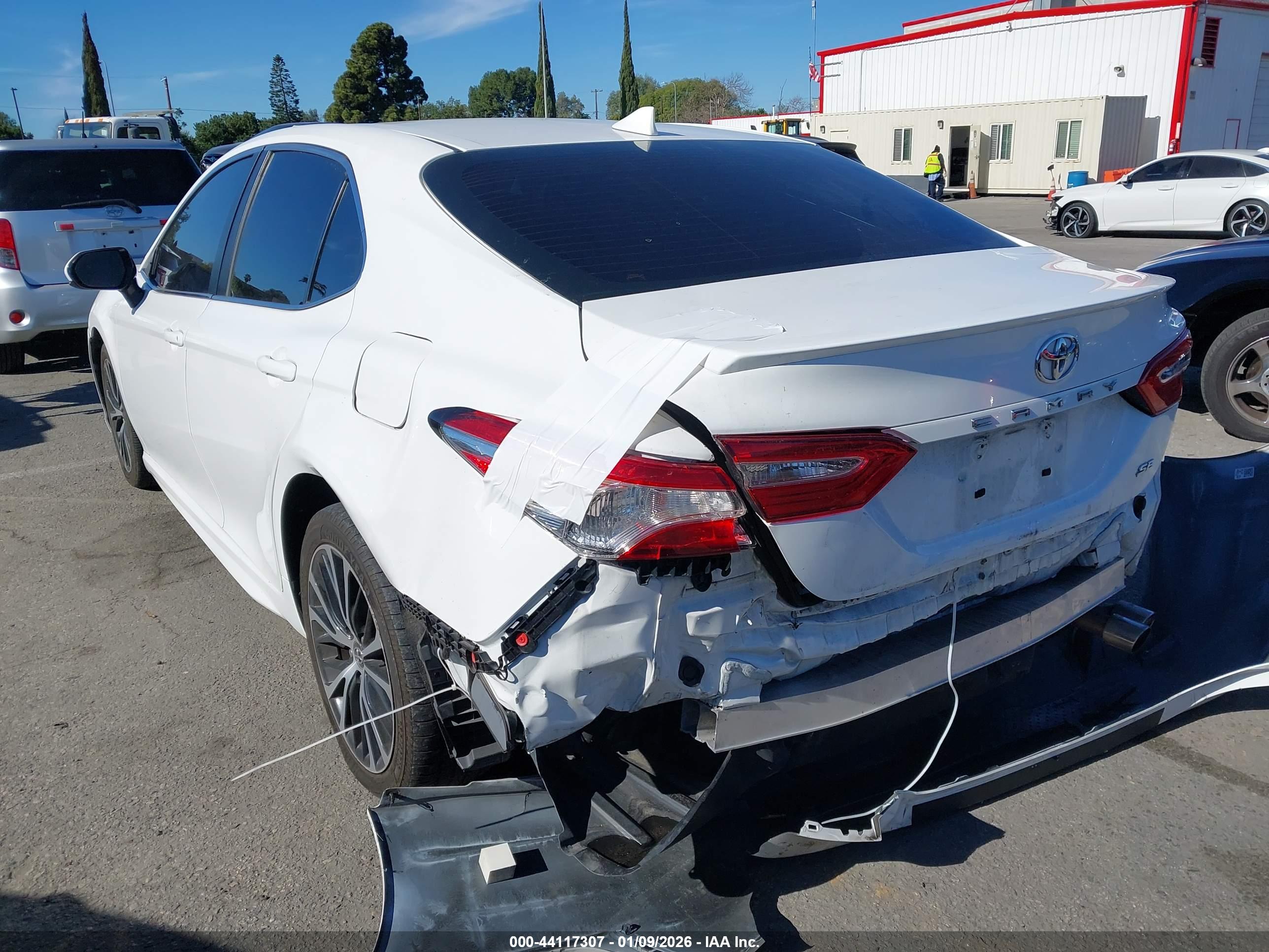 TOYOTA CAMRY image 3
