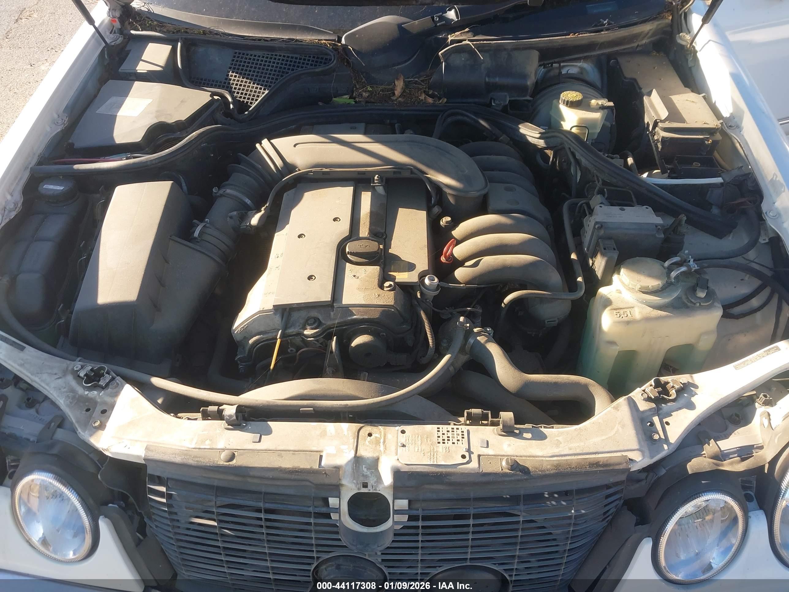 MERCEDES-BENZ E image 10