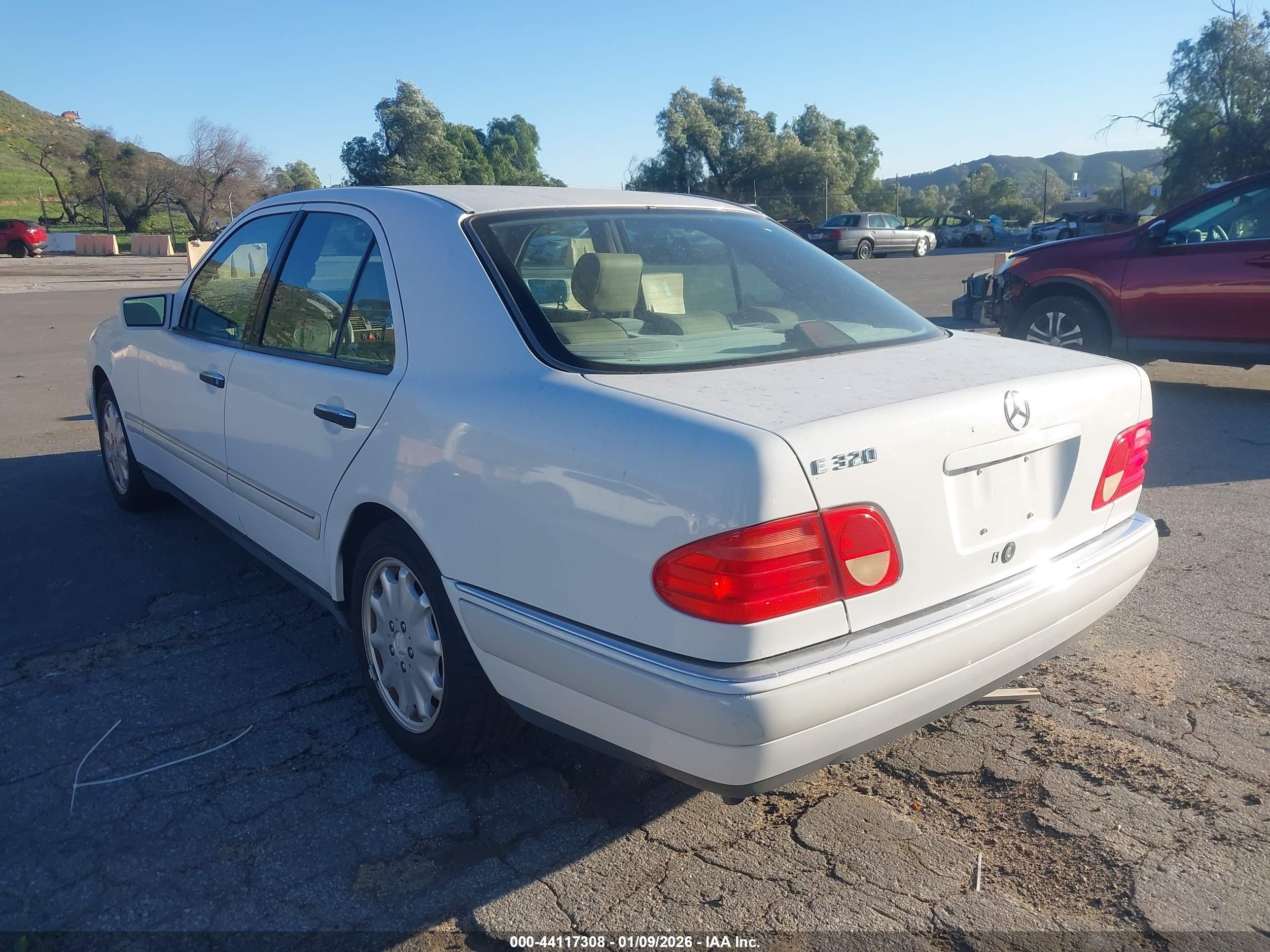 MERCEDES-BENZ E image 3
