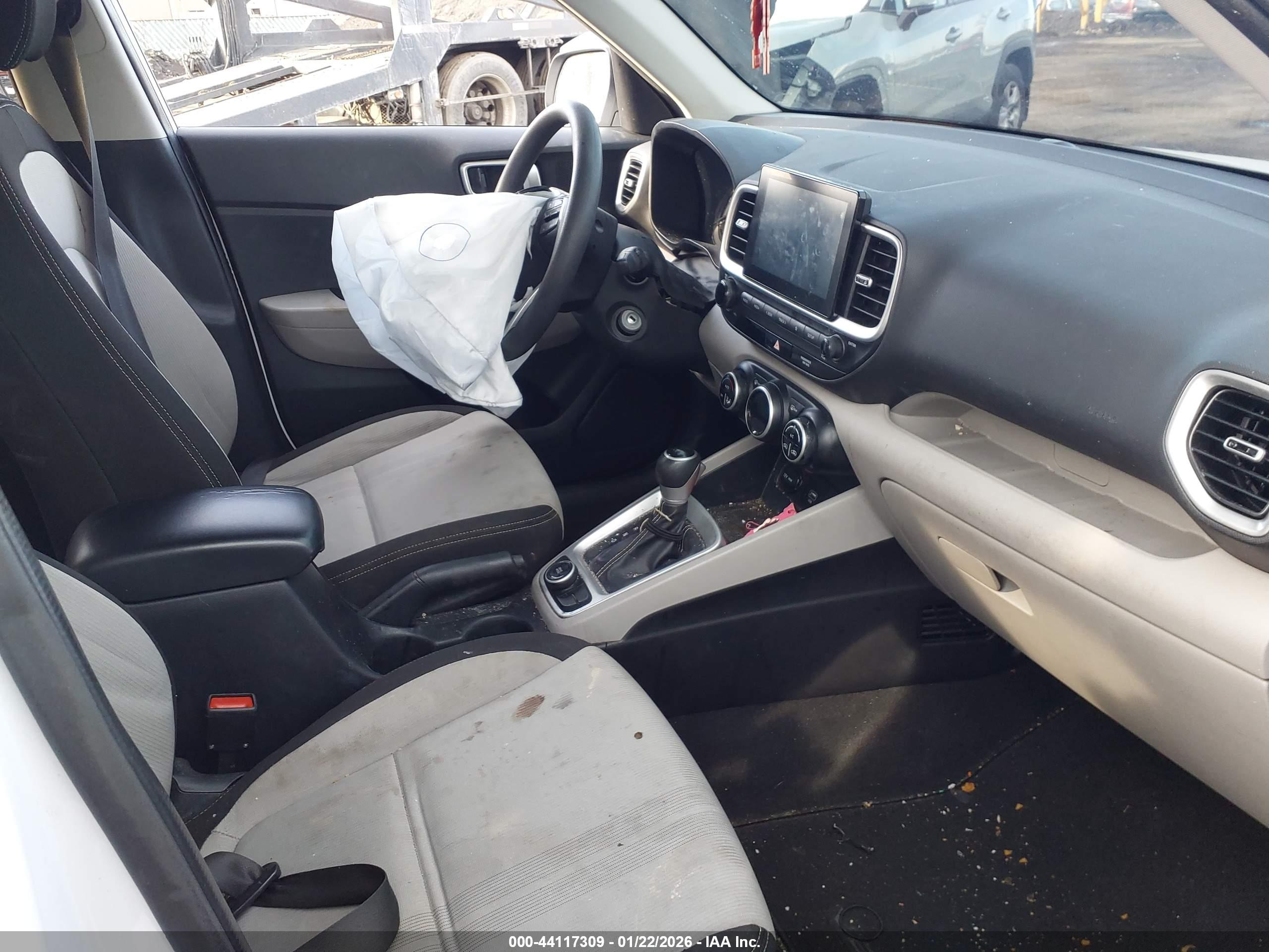 HYUNDAI VENUE image 5