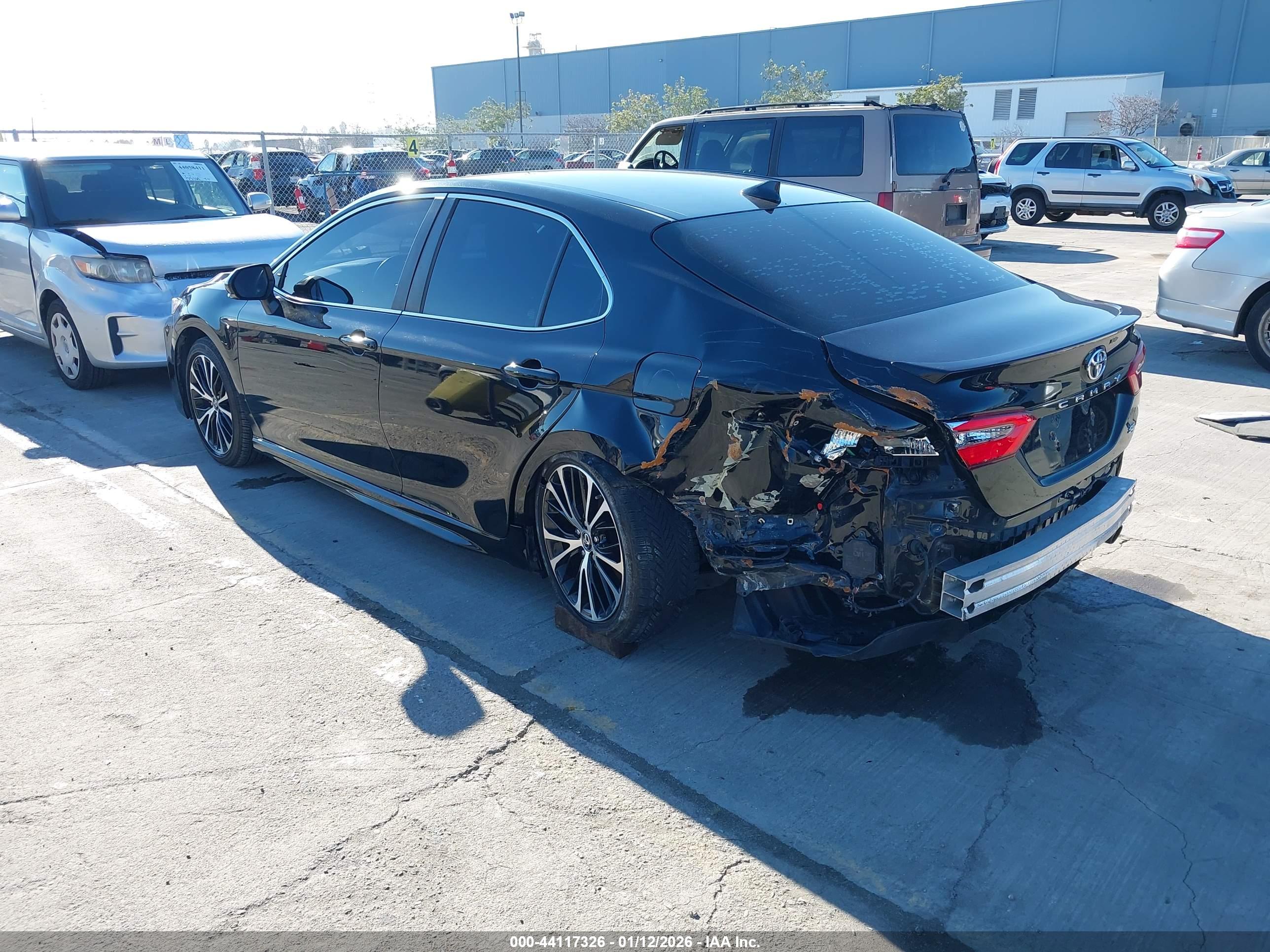 TOYOTA CAMRY image 3