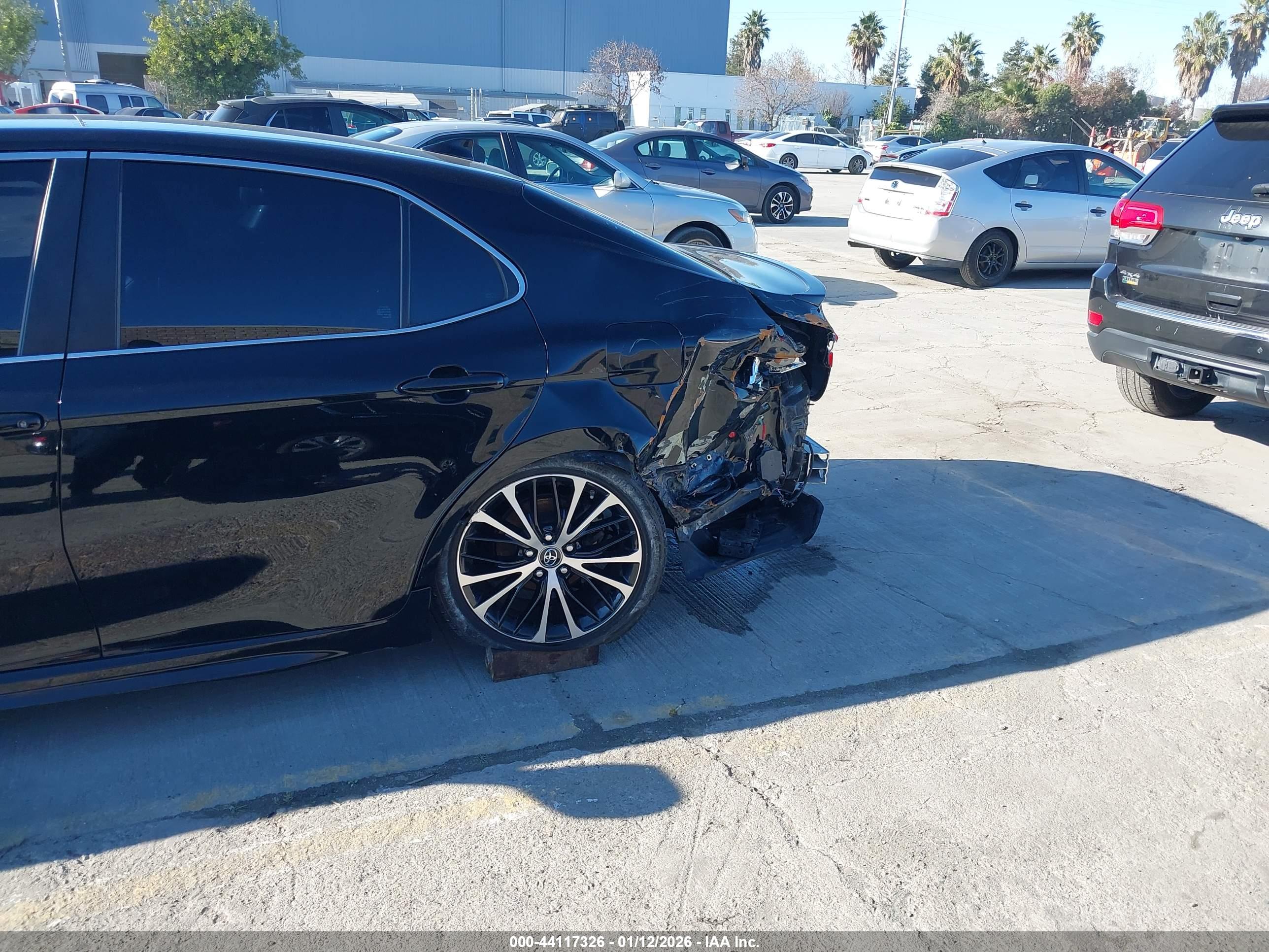TOYOTA CAMRY image 6