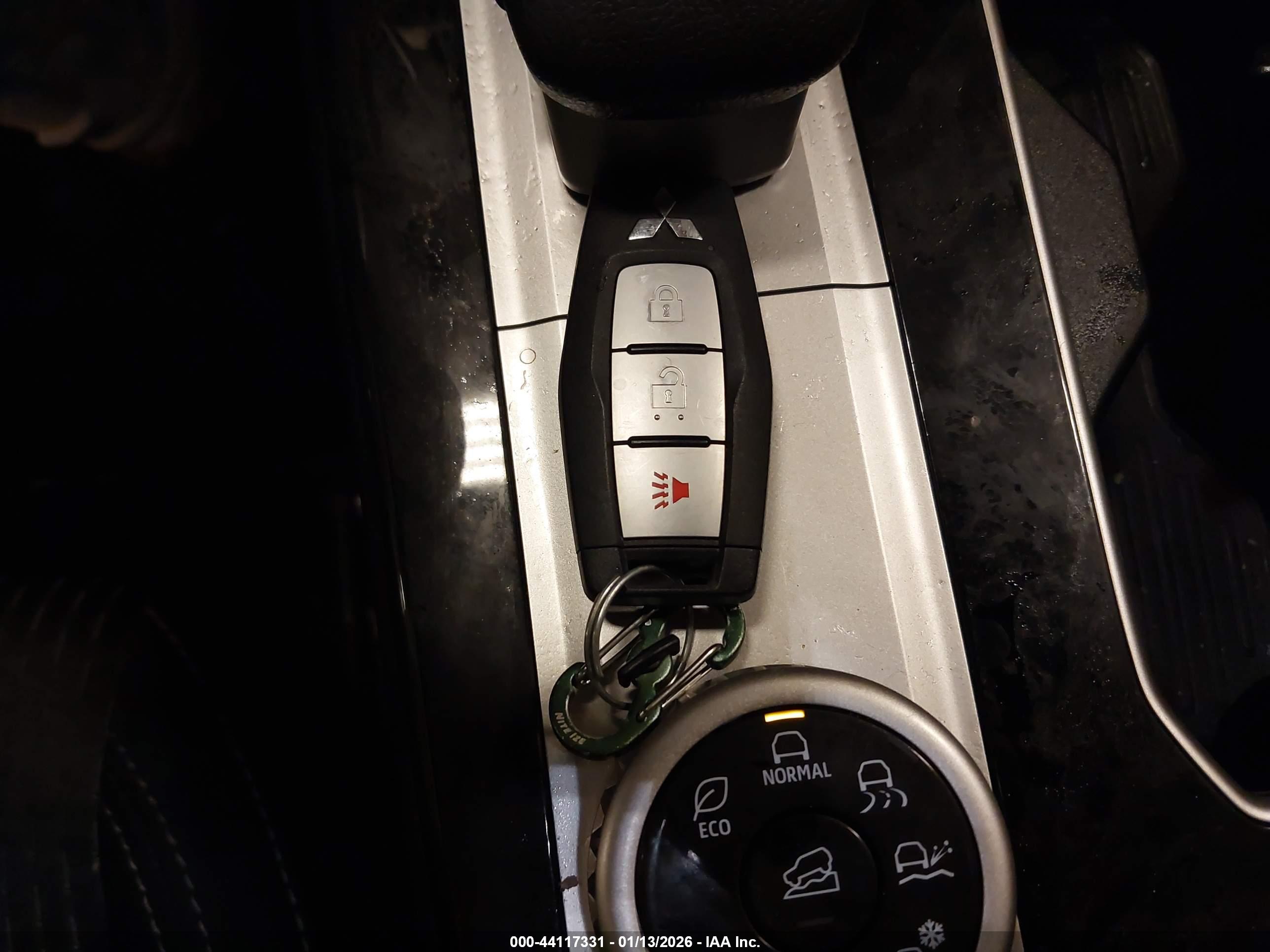 MITSUBISHI OUTLANDER image 11