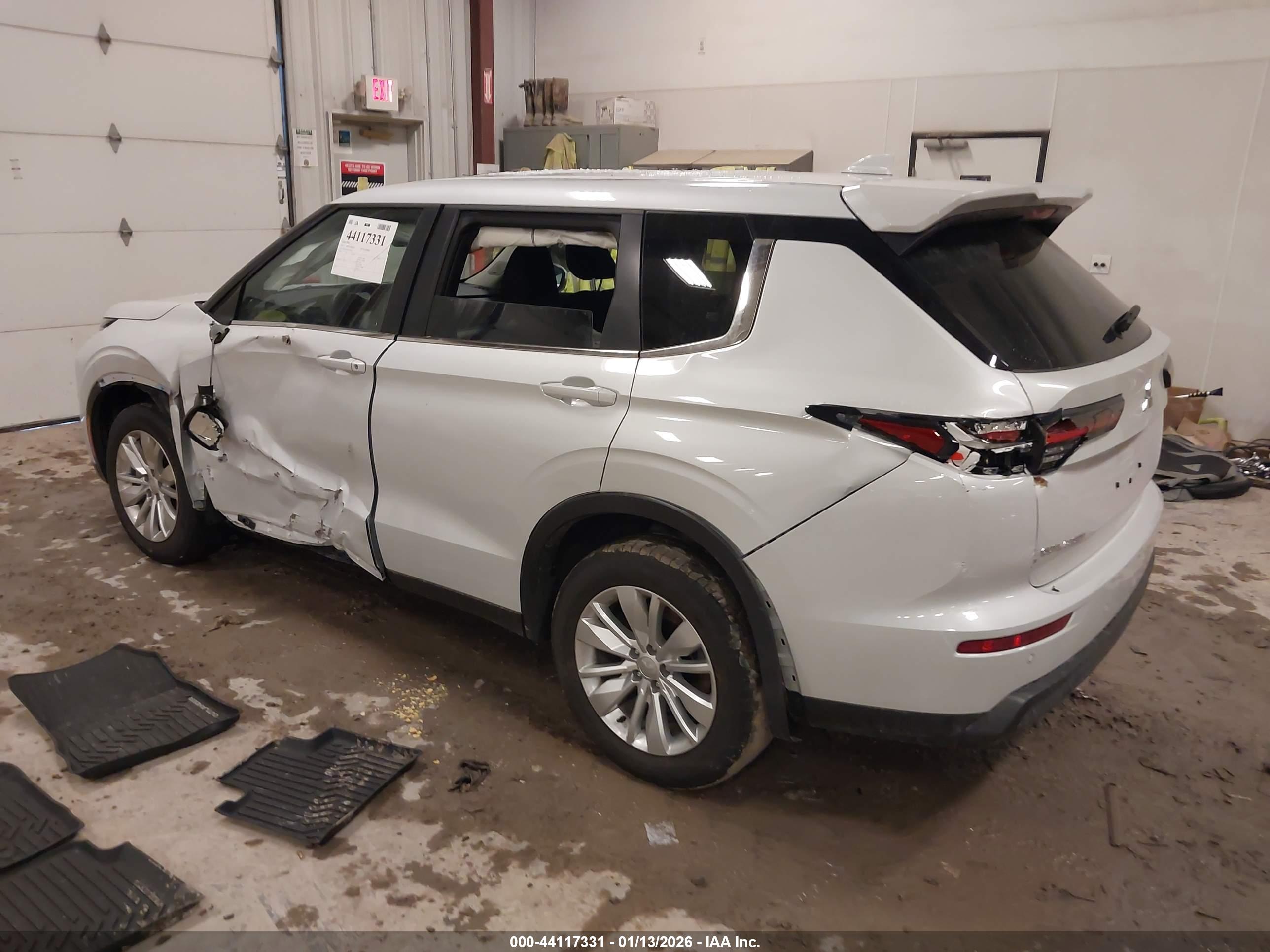 MITSUBISHI OUTLANDER image 3