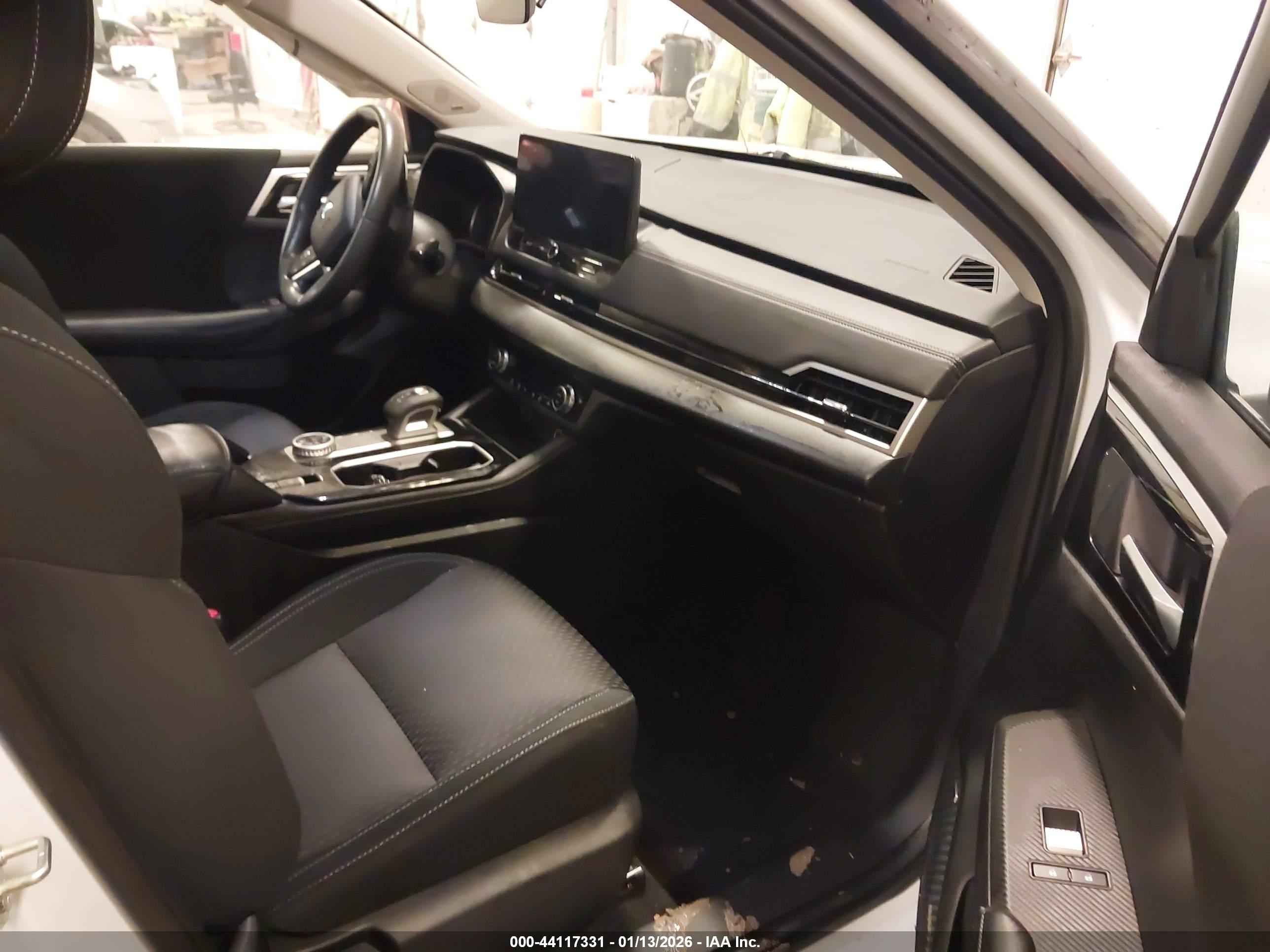 MITSUBISHI OUTLANDER image 5