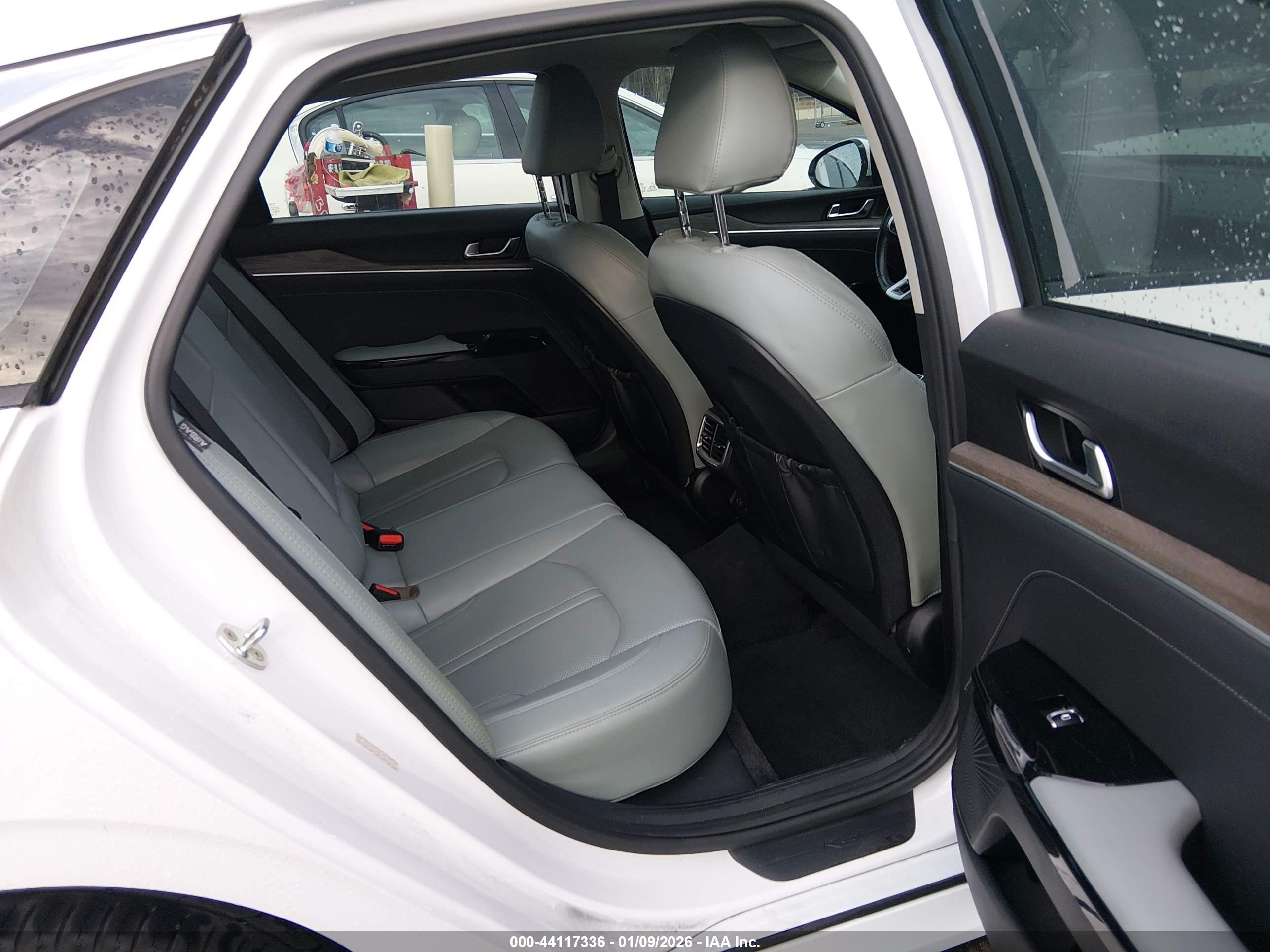 KIA K5 image 8