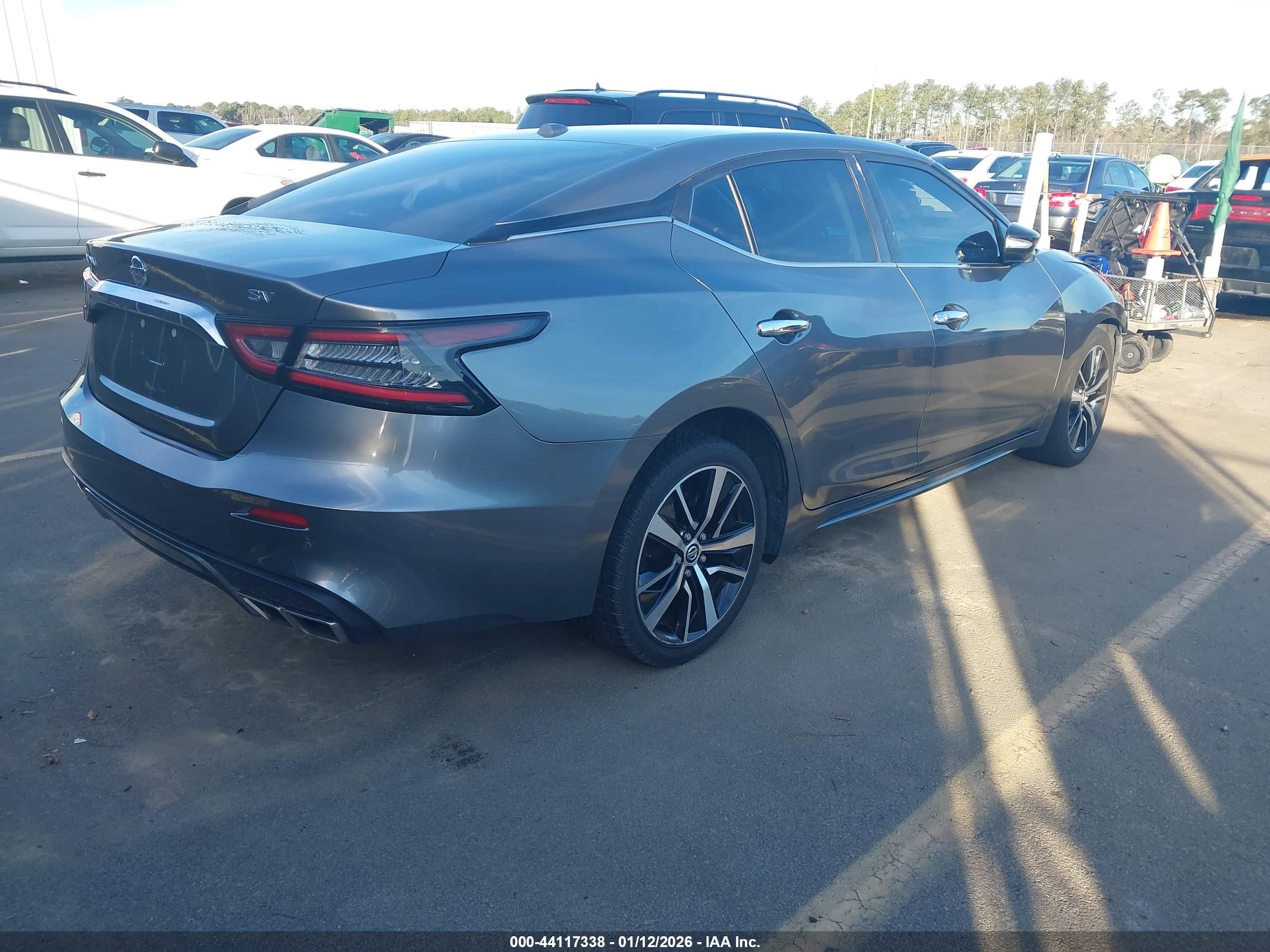 NISSAN MAXIMA image 4