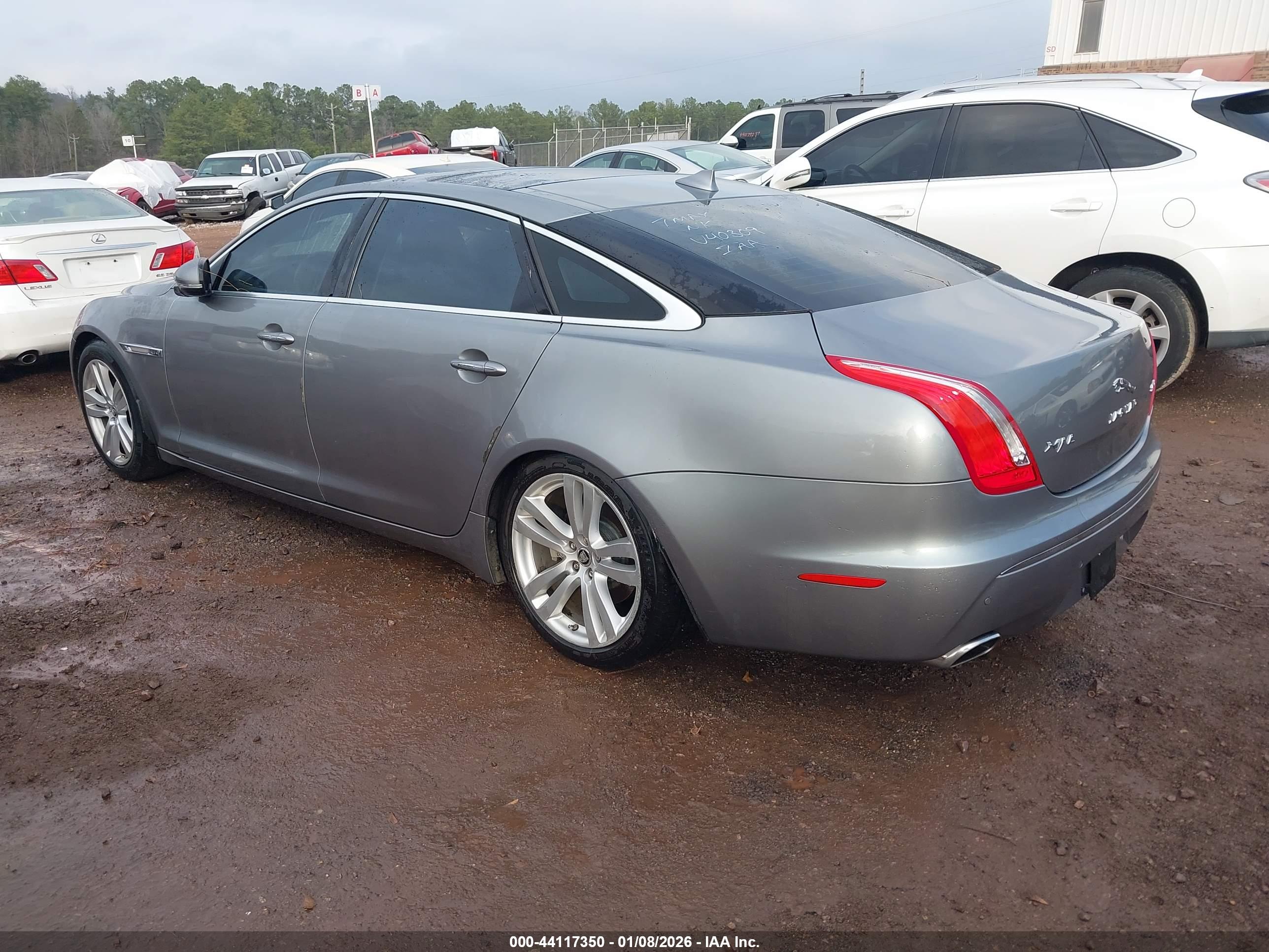 JAGUAR XJ image 3