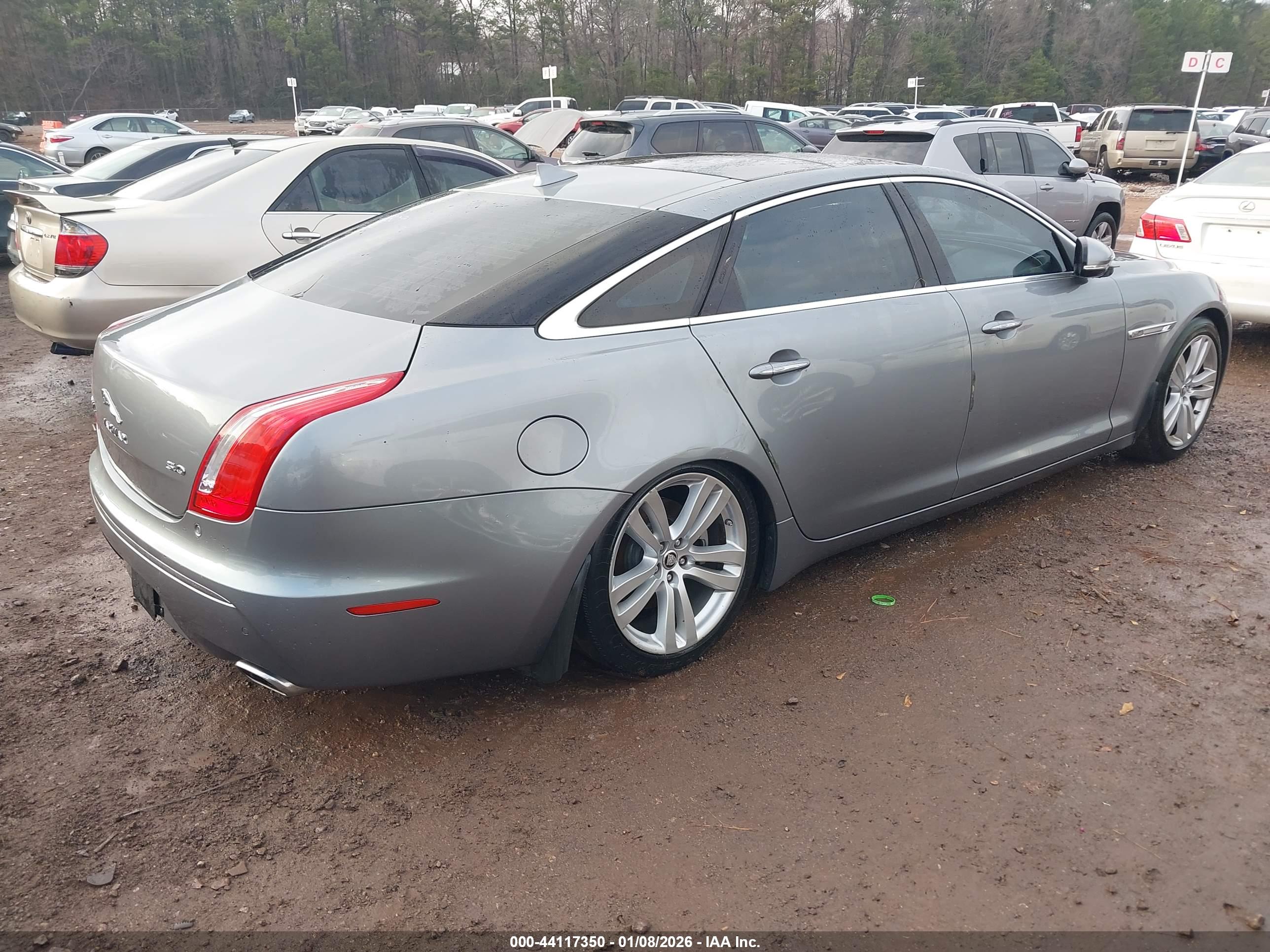 JAGUAR XJ image 4