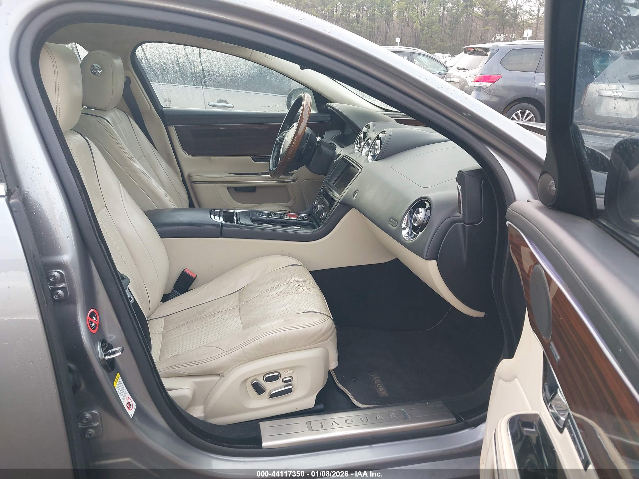 JAGUAR XJ image 5