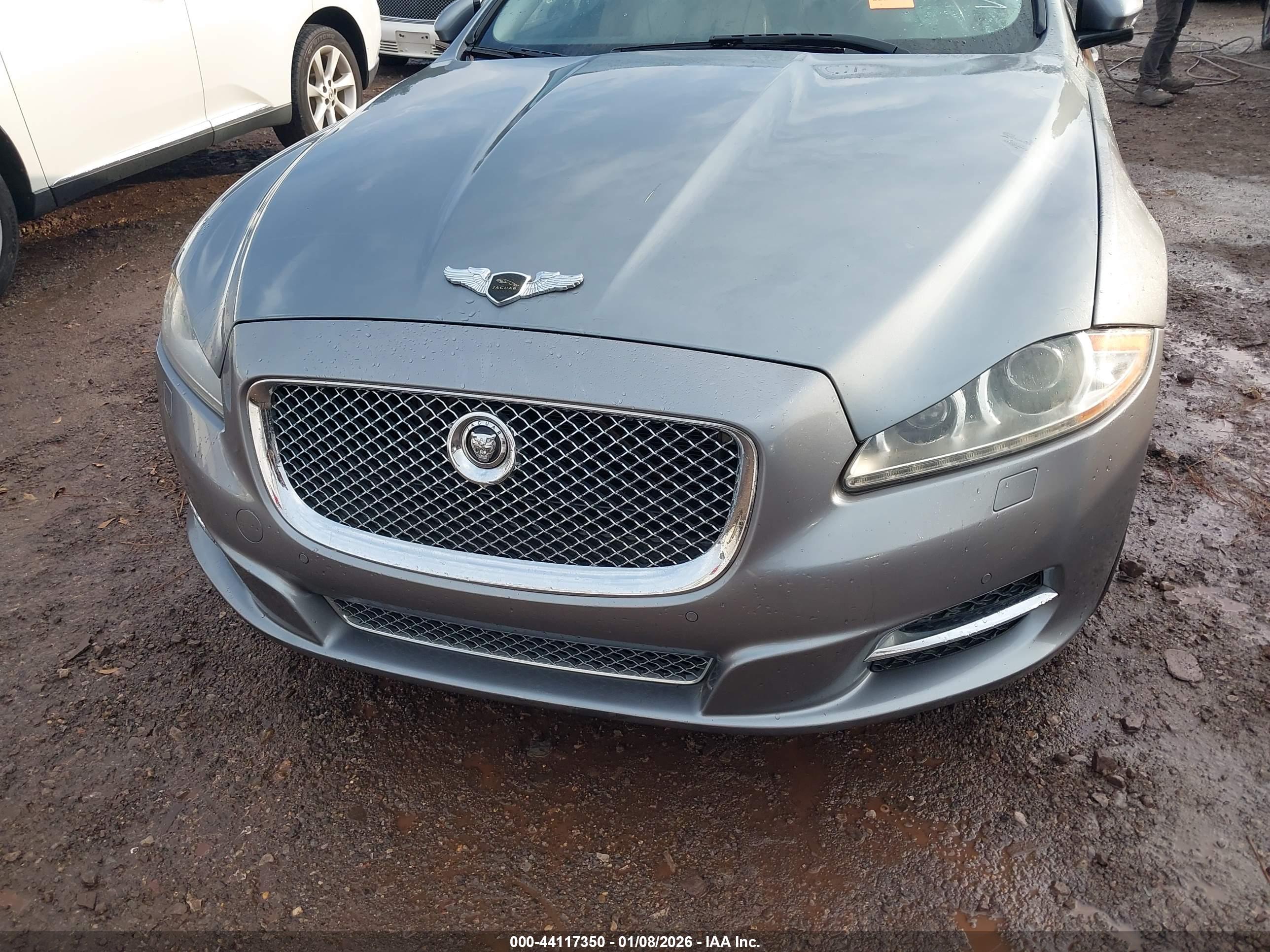 JAGUAR XJ image 6