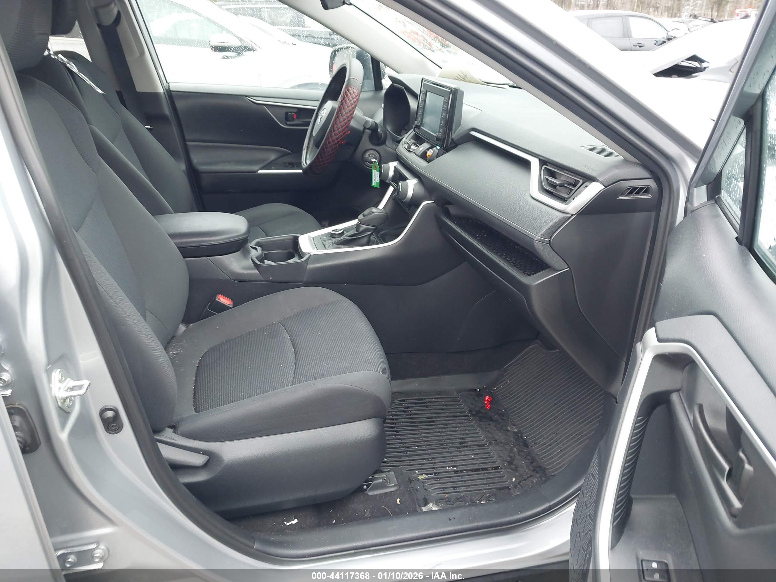 TOYOTA RAV4 image 5