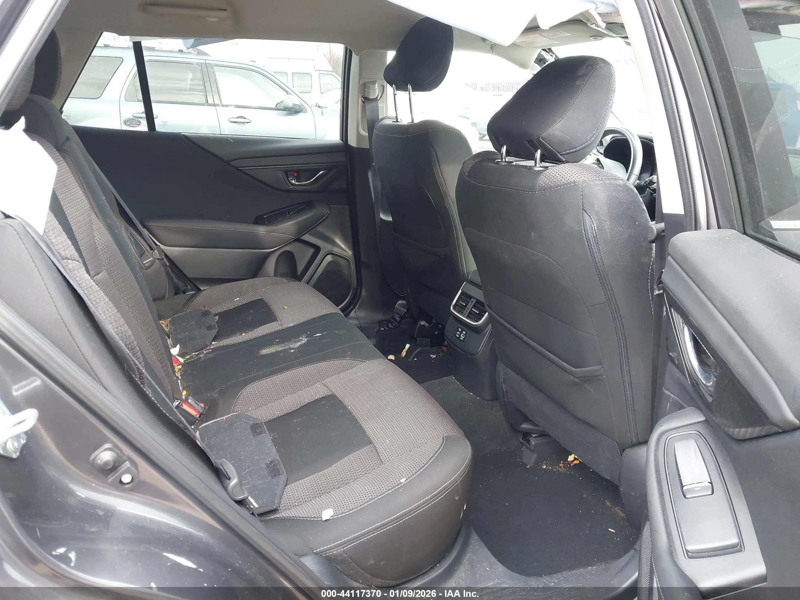 SUBARU OUTBACK image 8