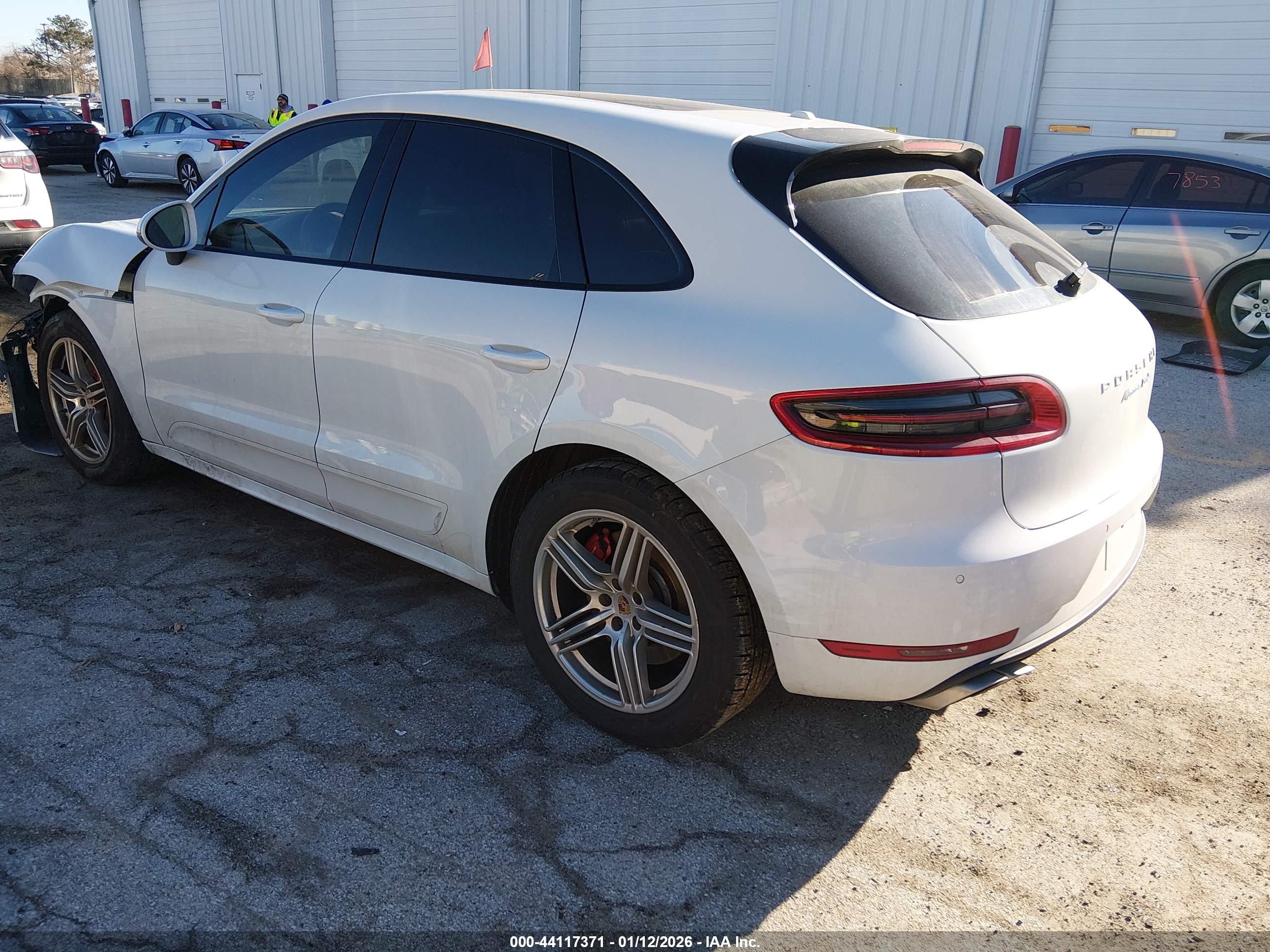 PORSCHE MACAN image 3