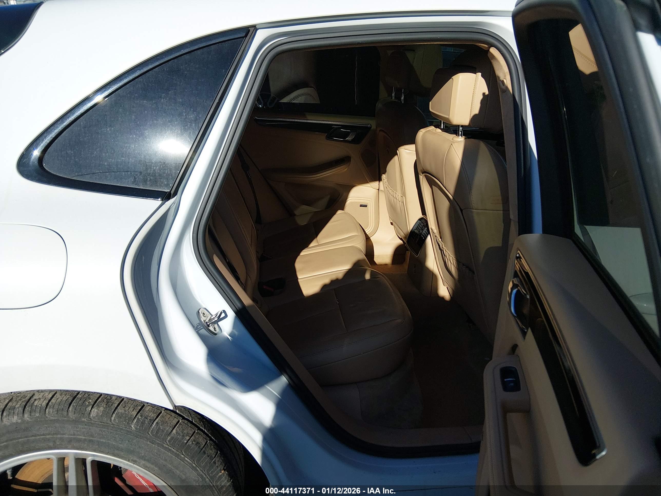 PORSCHE MACAN image 8