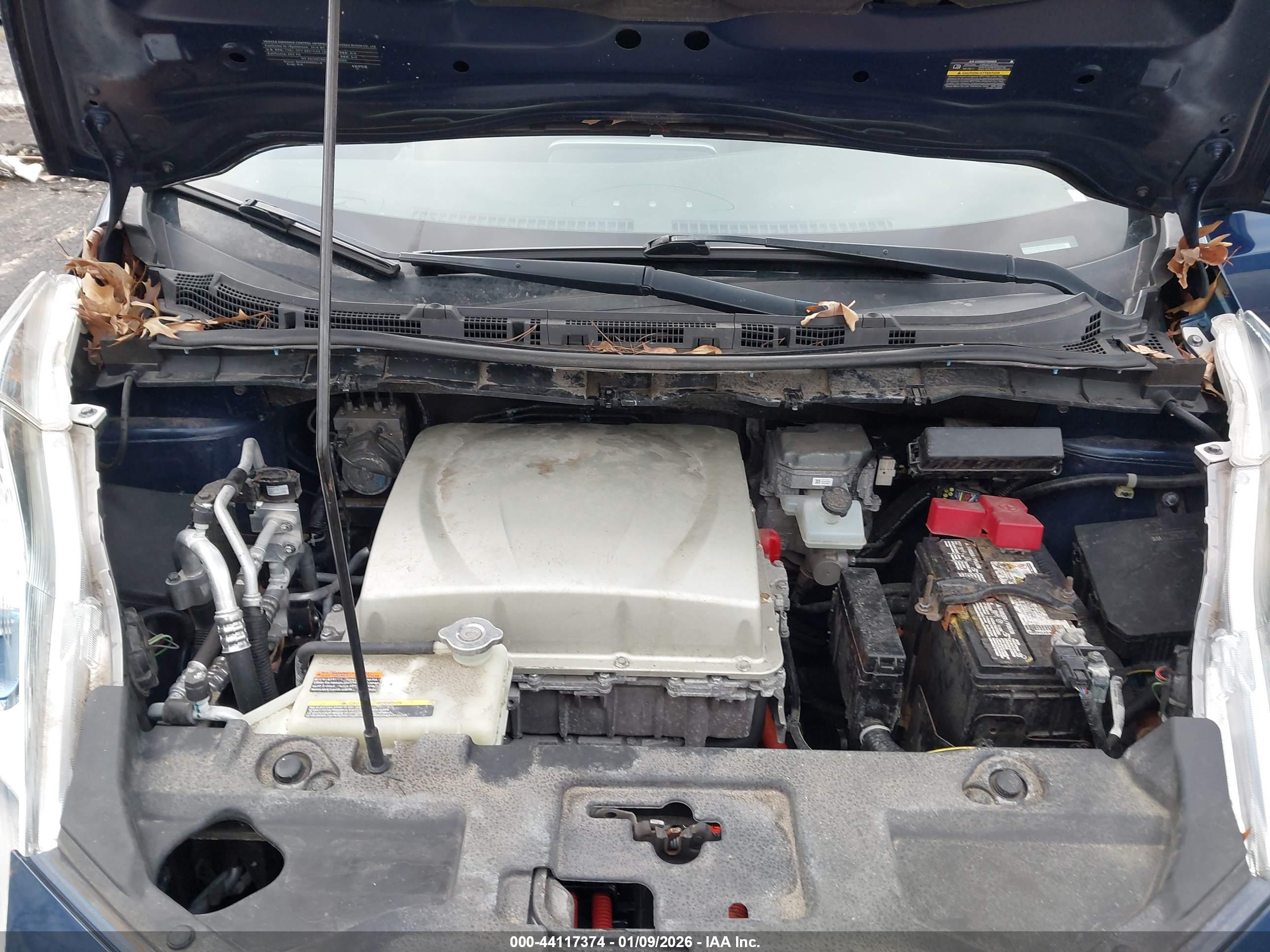 NISSAN LEAF image 10