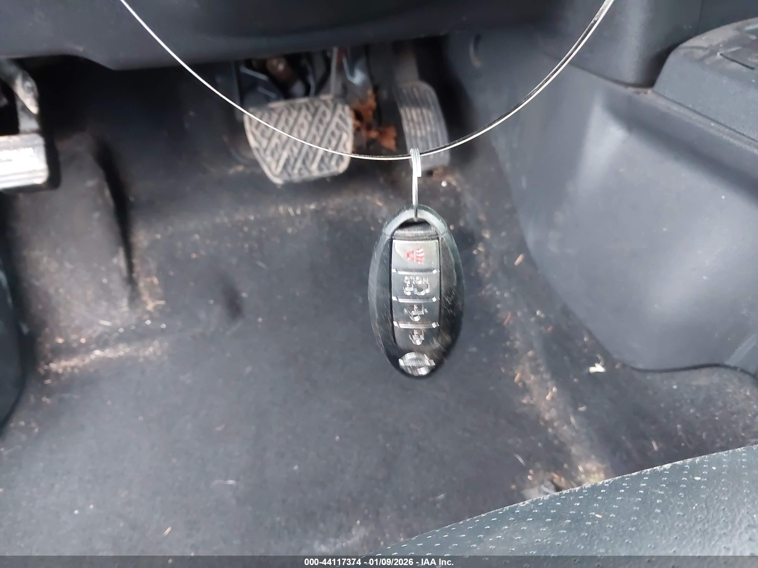 NISSAN LEAF image 11