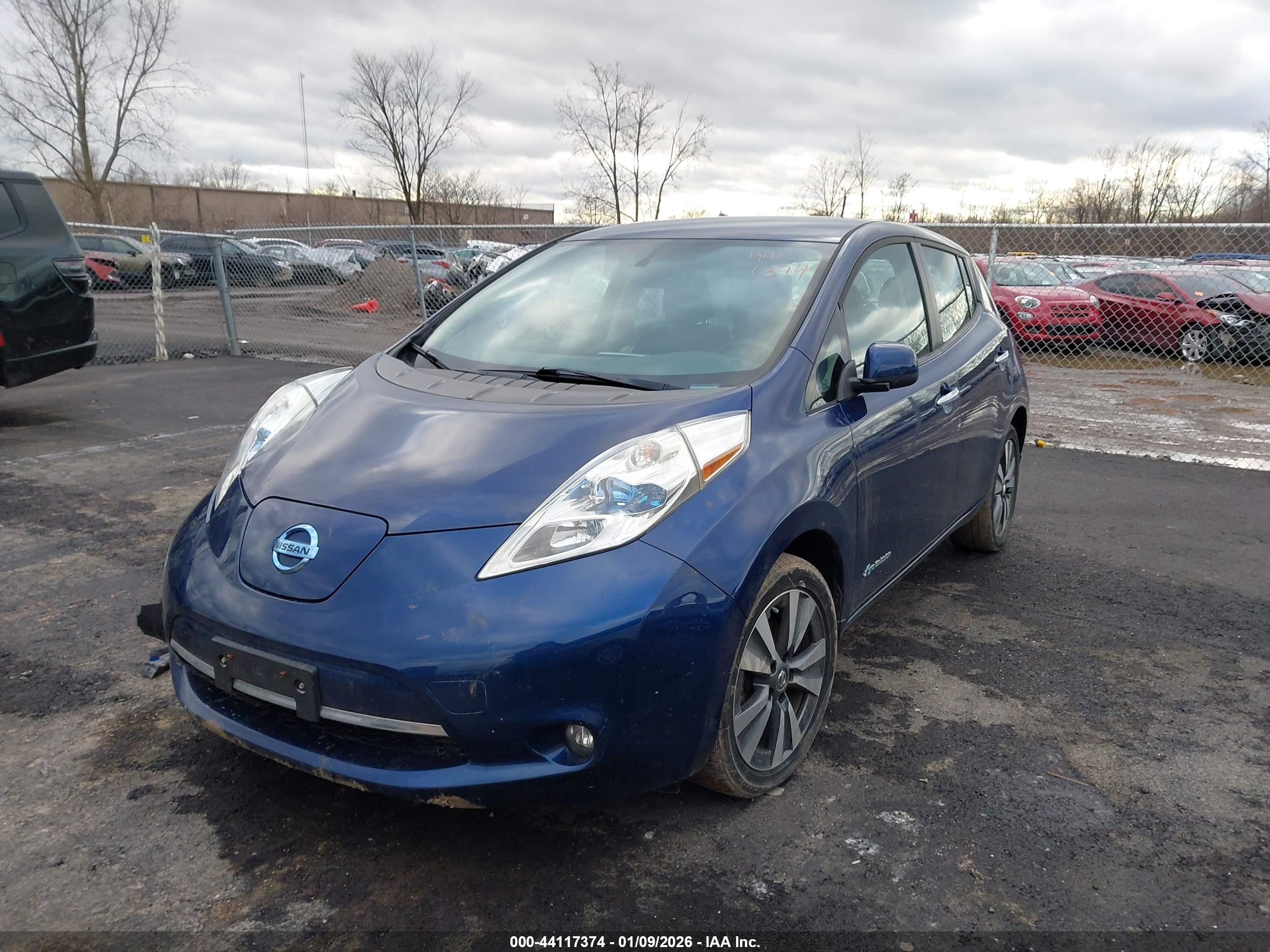 NISSAN LEAF image 2