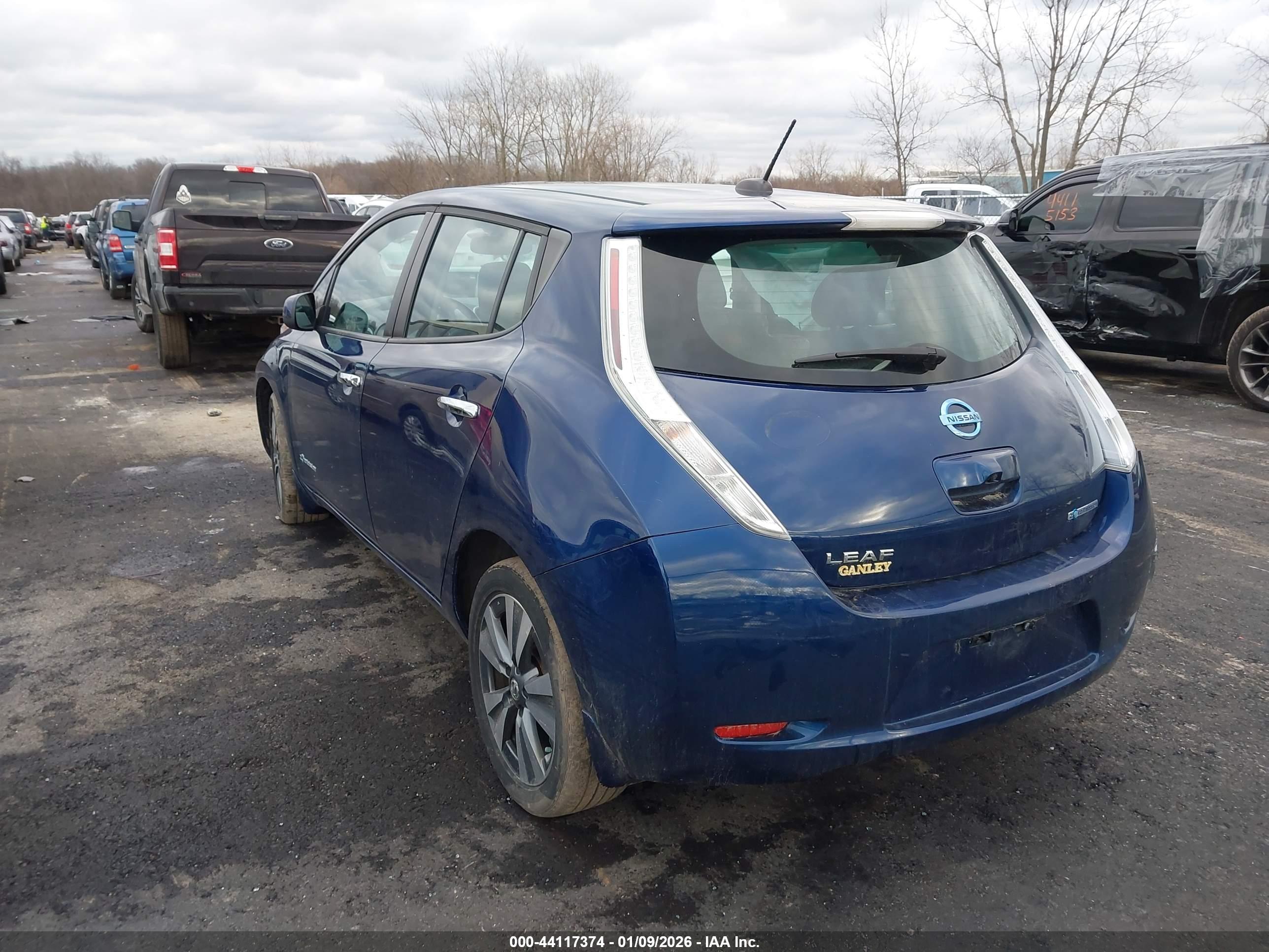 NISSAN LEAF image 3