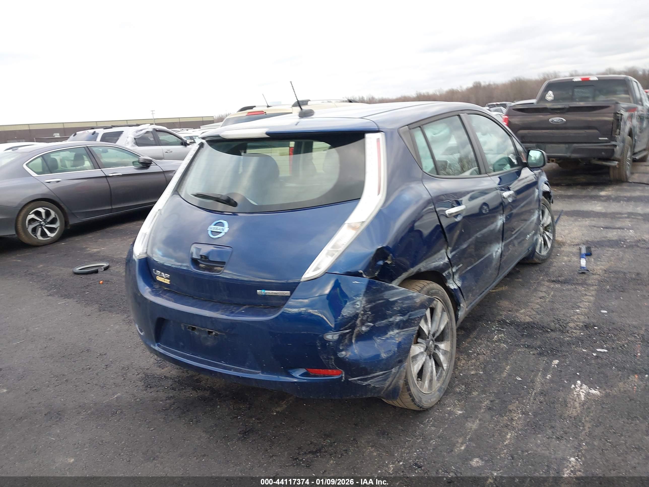 NISSAN LEAF image 4