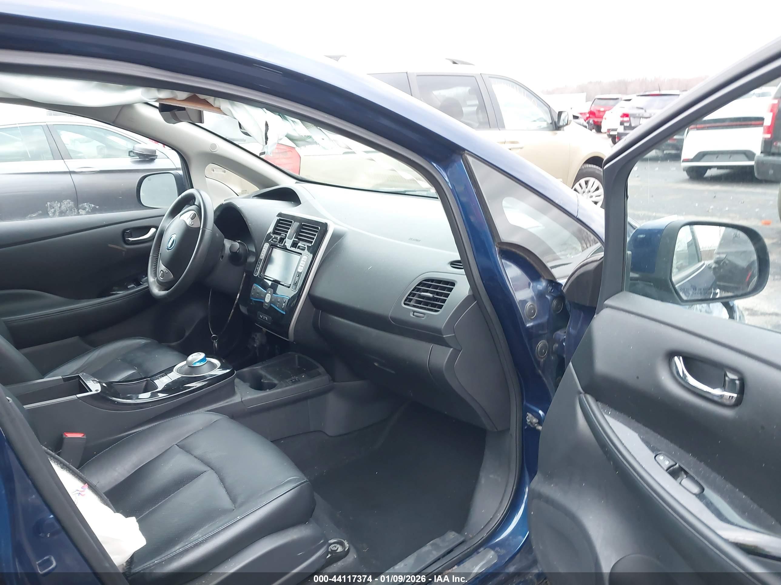 NISSAN LEAF image 5