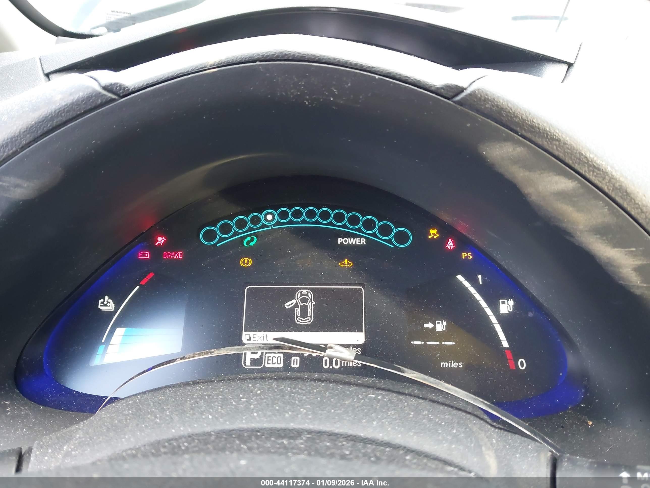 NISSAN LEAF image 7