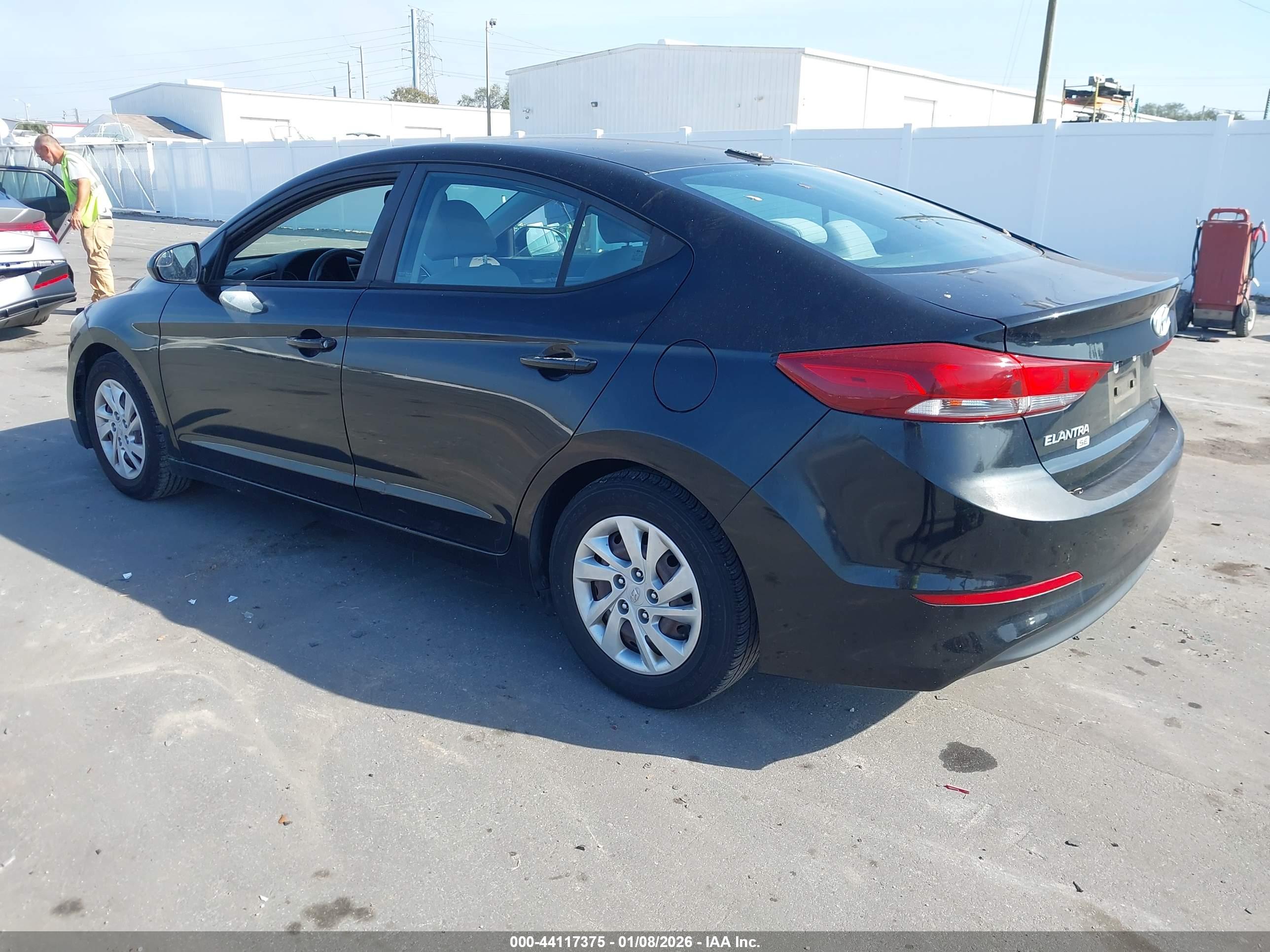 HYUNDAI ELANTRA image 3