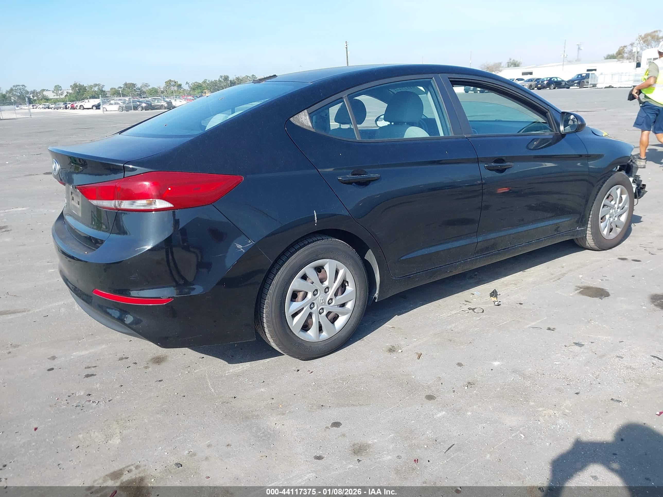 HYUNDAI ELANTRA image 4