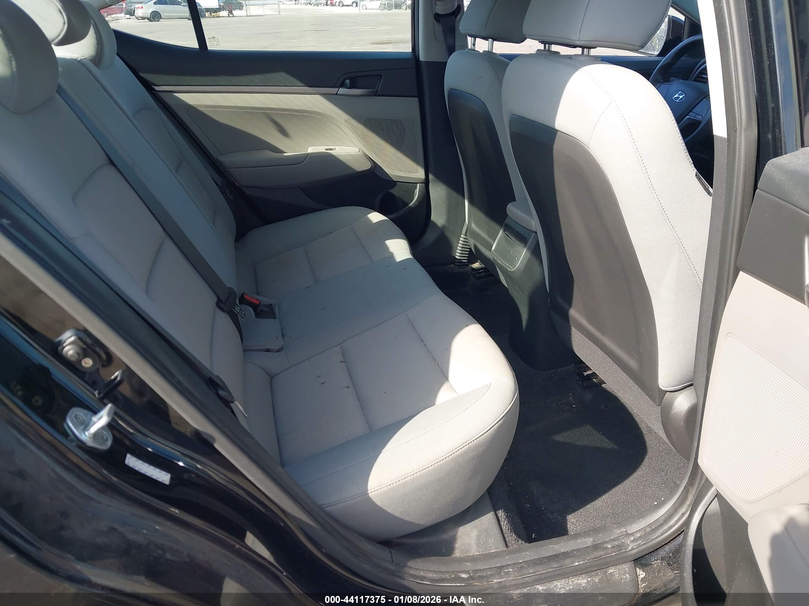HYUNDAI ELANTRA image 8