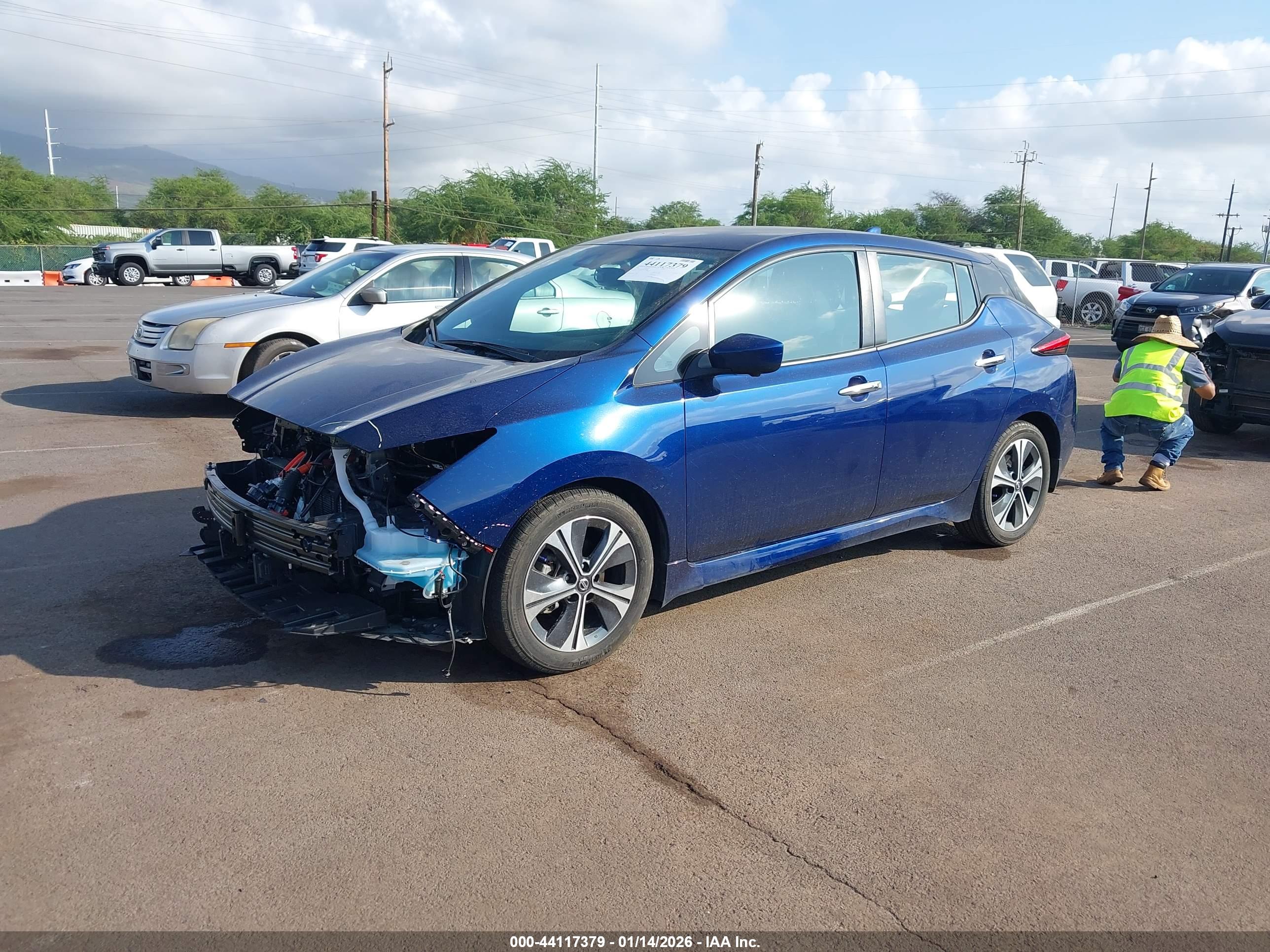 NISSAN LEAF image 2