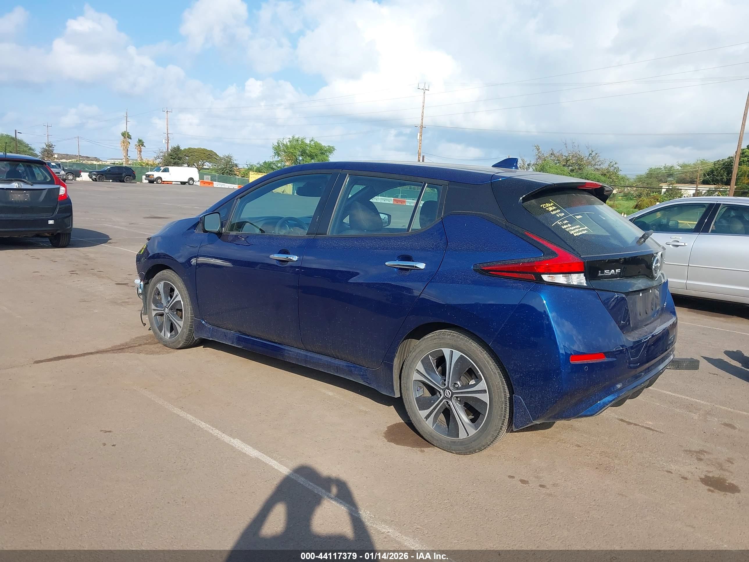 NISSAN LEAF image 3