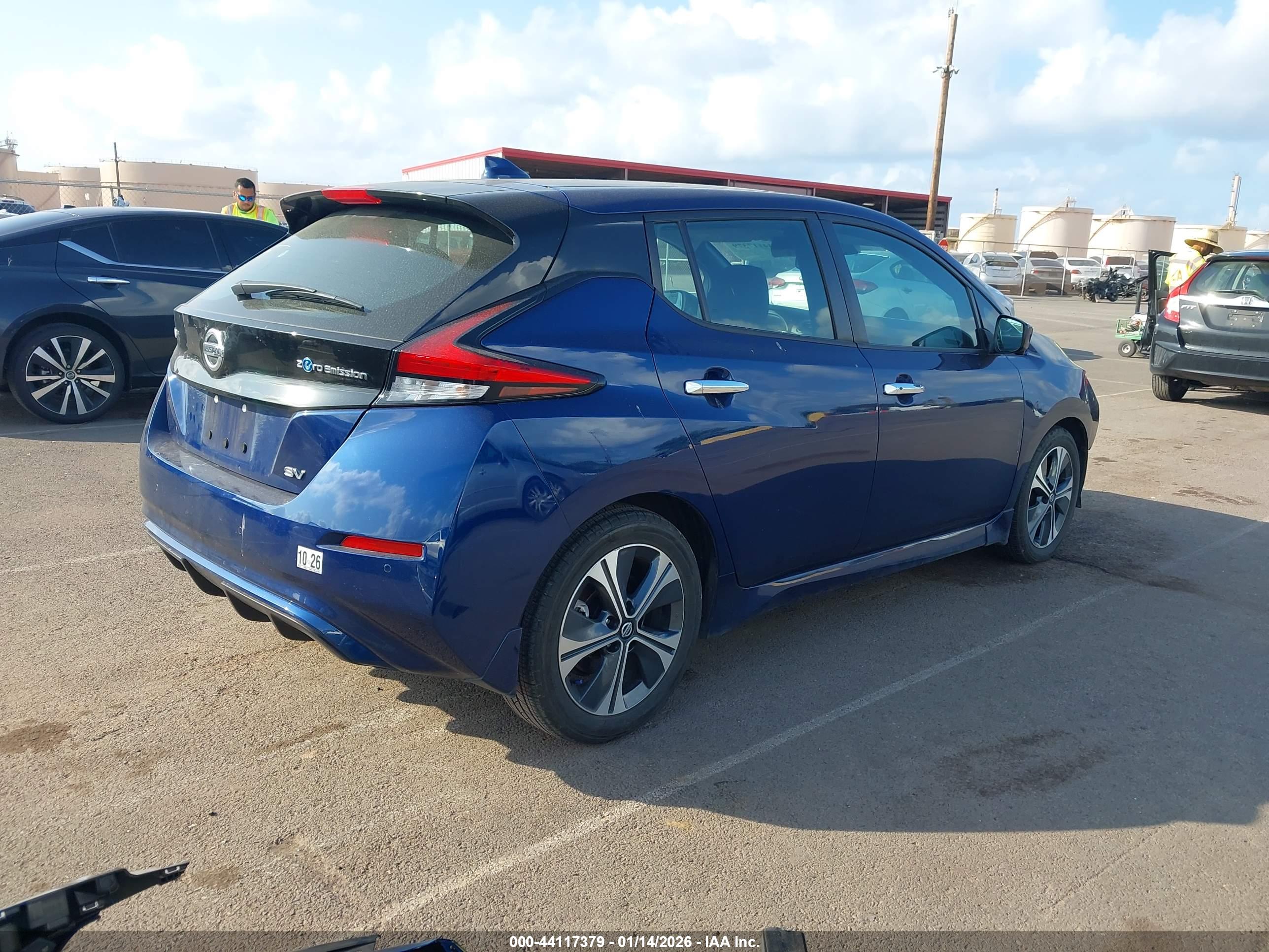 NISSAN LEAF image 4
