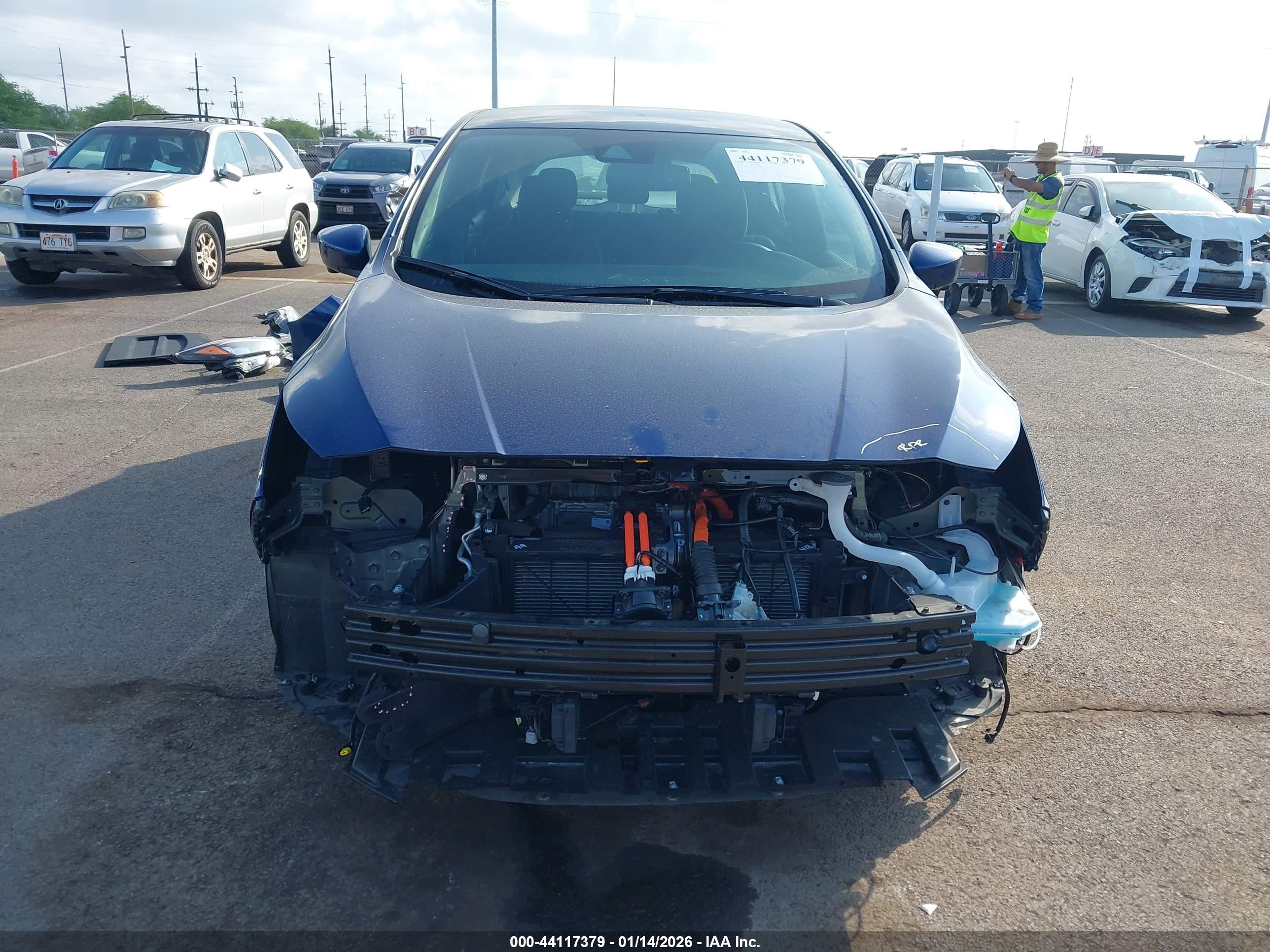 NISSAN LEAF image 6