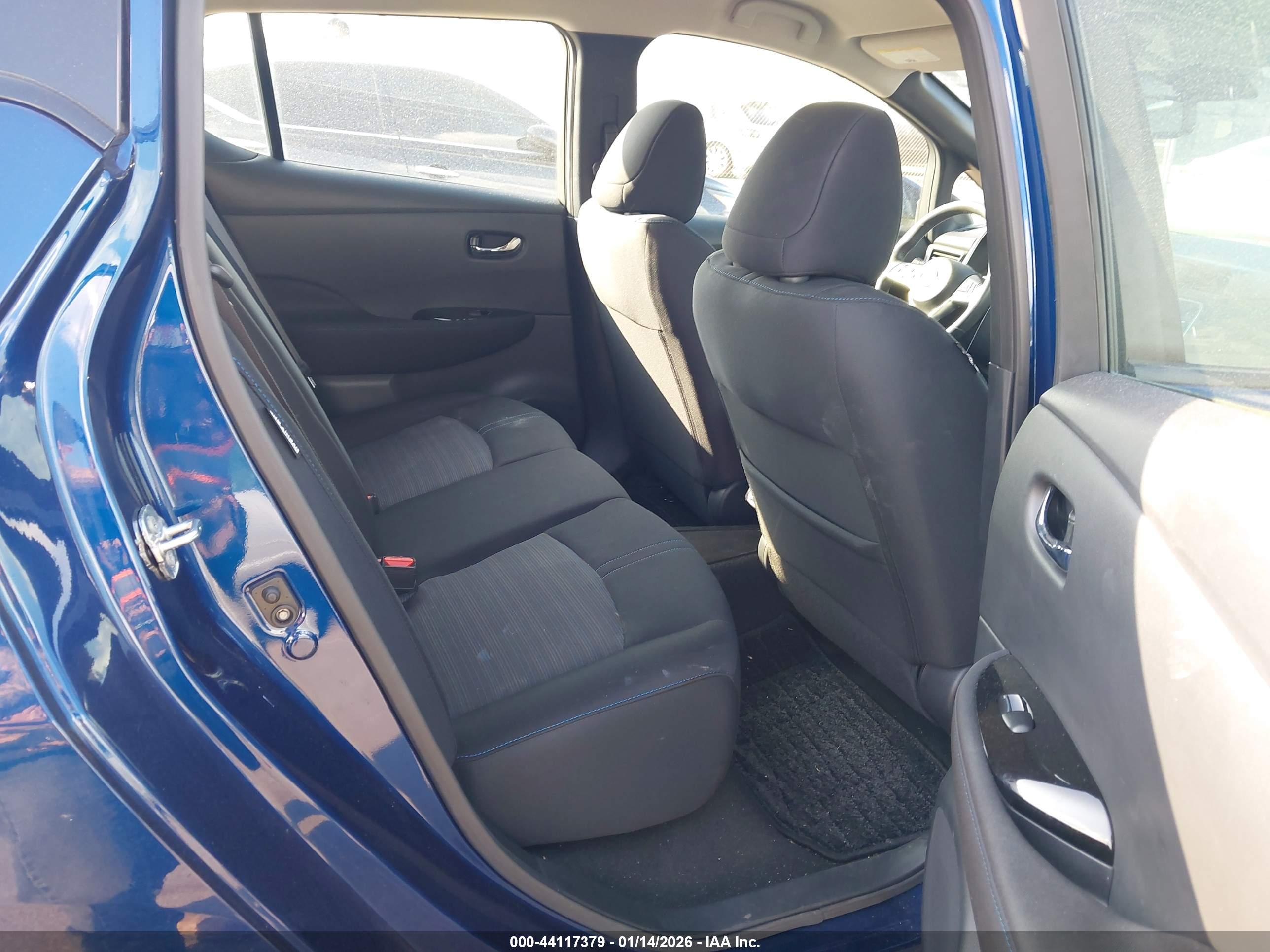 NISSAN LEAF image 8