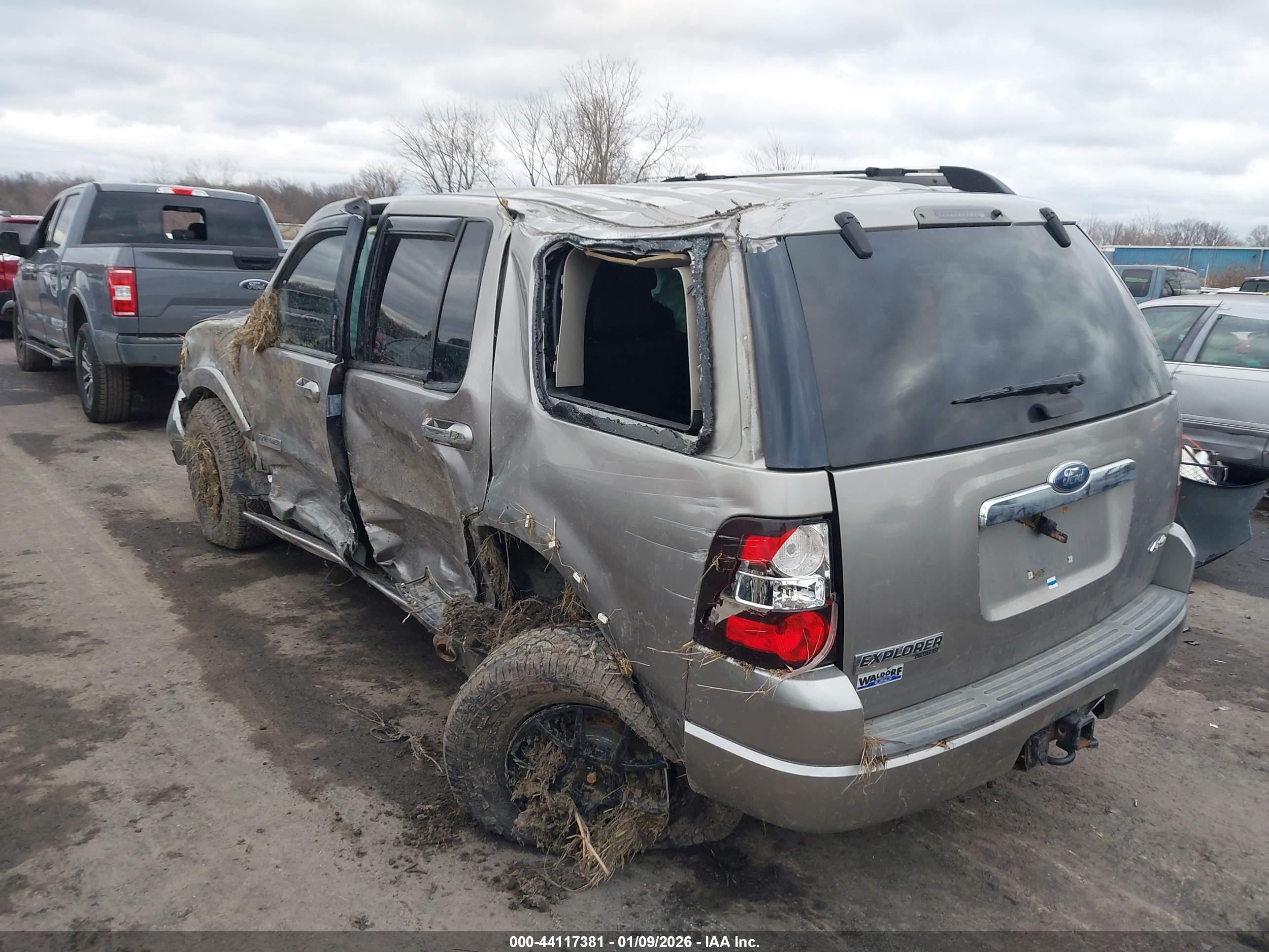 FORD EXPLORER image 3
