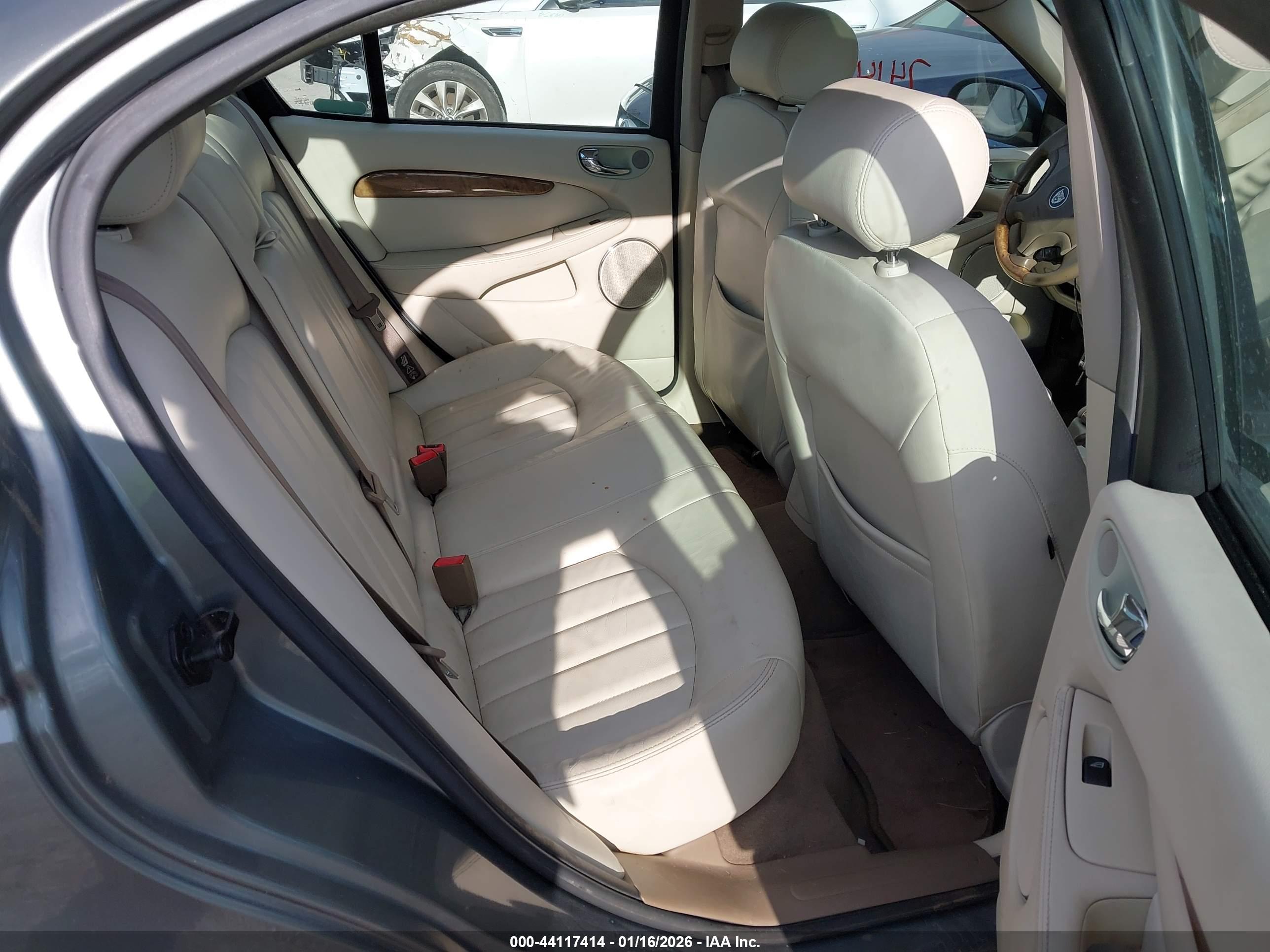 JAGUAR X-TYPE image 8